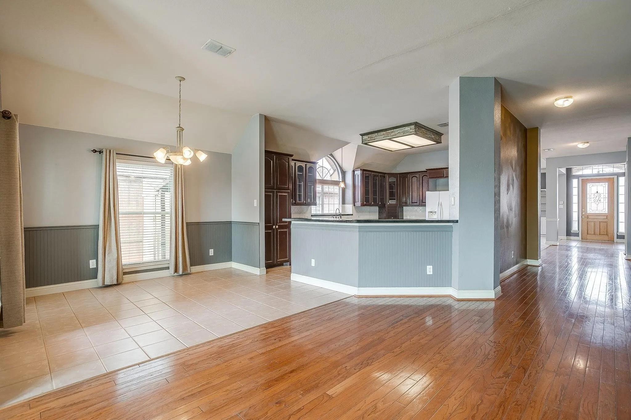 Single Family Residence For Sale in Tarrant County , 420 Vasey Oak Drive, Keller, Texas 76248, 3 Bedroom, 3 Bathroom, 2 Garage spaces, 2,895 Sqft, built in 1995, mls#21376002, Real Estate Agent in Keller, Homes For Sale in Tarrant county, Homes For Sale in Keller, Realtor in Keller Texas, Real Estate Brokerage Independent Realty Texas, Luminita Cordes Realtor