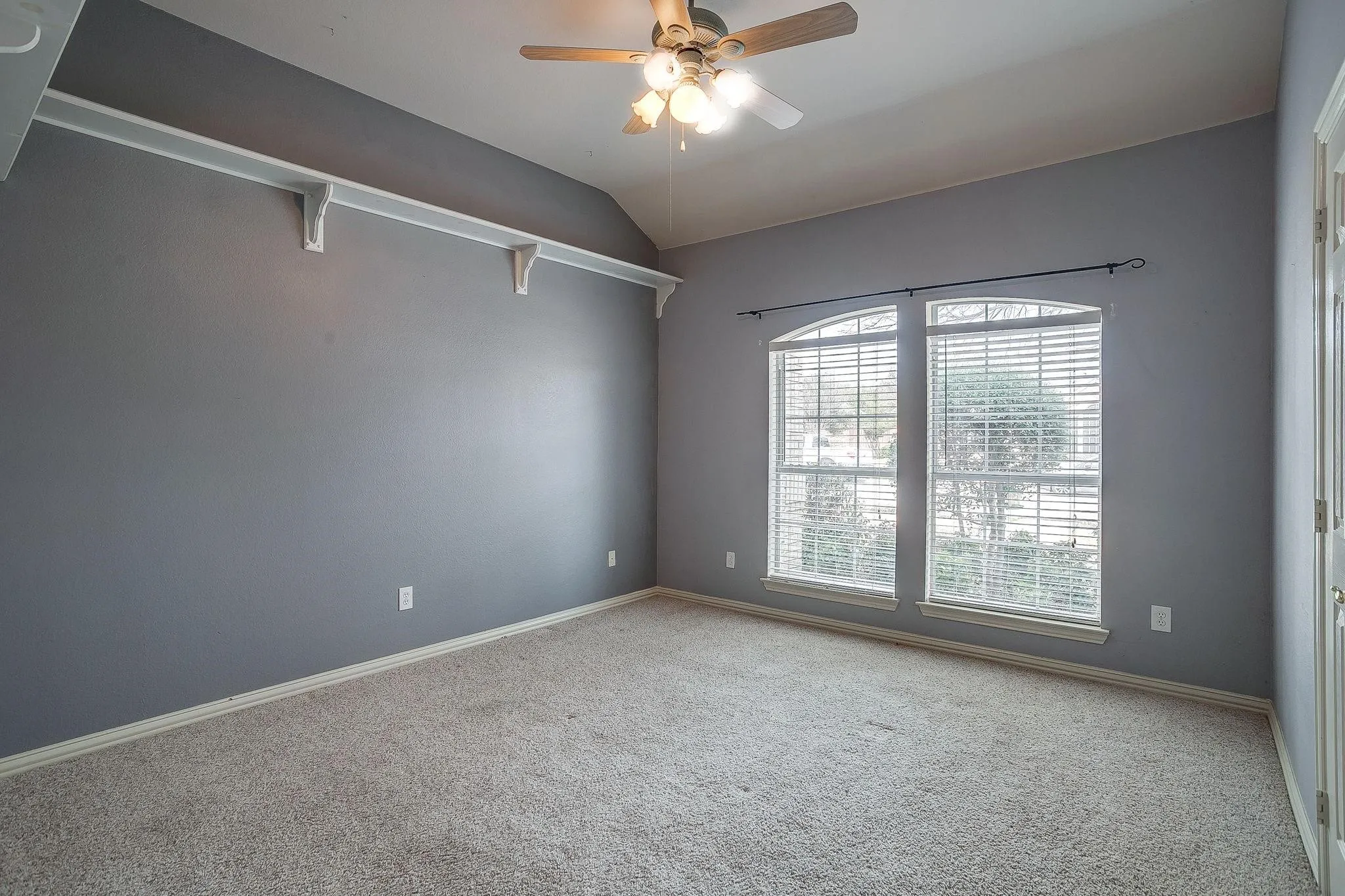 Single Family Residence For Sale in Tarrant County , 420 Vasey Oak Drive, Keller, Texas 76248, 3 Bedroom, 3 Bathroom, 2 Garage spaces, 2,895 Sqft, built in 1995, mls#21376002, Real Estate Agent in Keller, Homes For Sale in Tarrant county, Homes For Sale in Keller, Realtor in Keller Texas, Real Estate Brokerage Independent Realty Texas, Luminita Cordes Realtor
