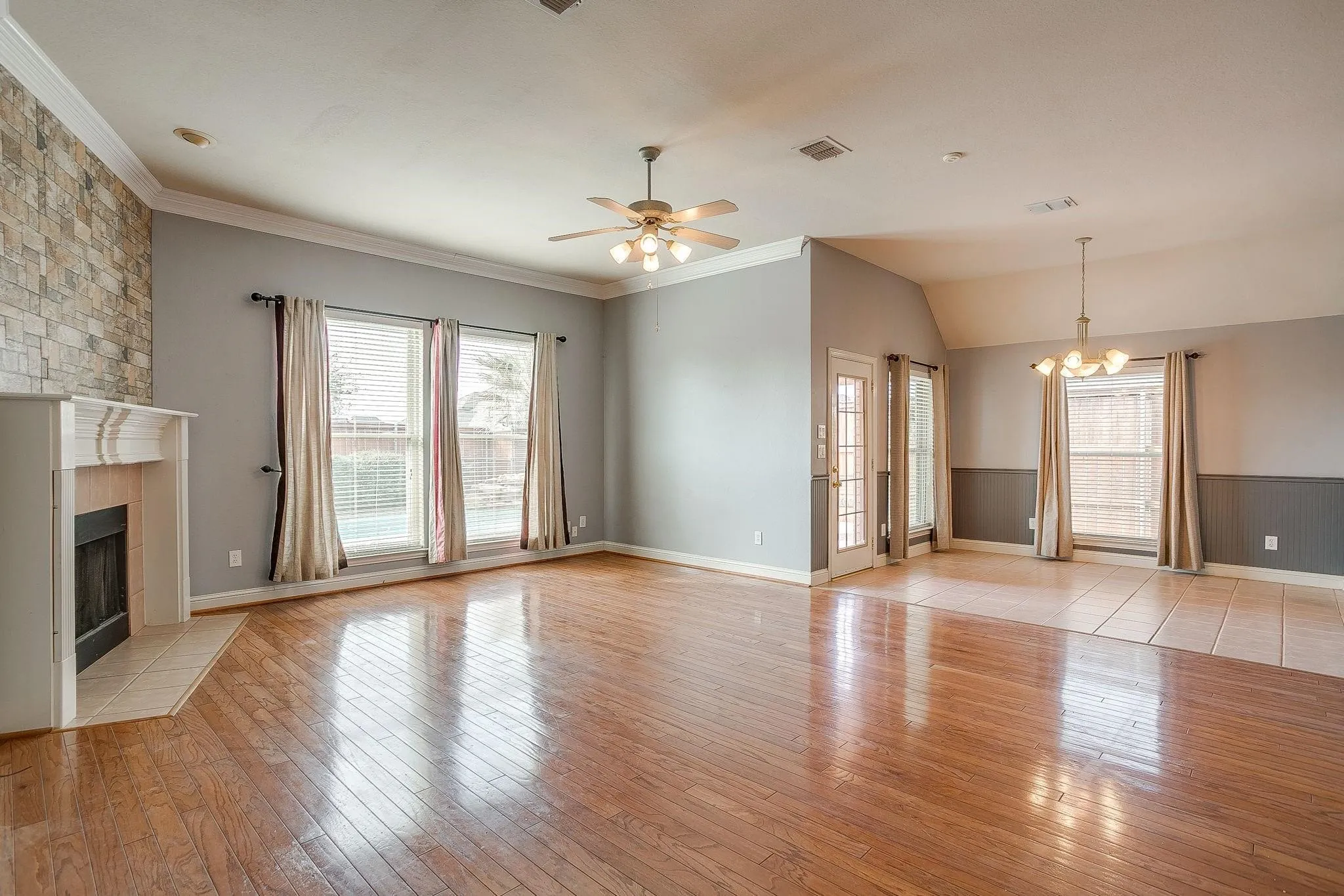Single Family Residence For Sale in Tarrant County , 420 Vasey Oak Drive, Keller, Texas 76248, 3 Bedroom, 3 Bathroom, 2 Garage spaces, 2,895 Sqft, built in 1995, mls#21376002, Real Estate Agent in Keller, Homes For Sale in Tarrant county, Homes For Sale in Keller, Realtor in Keller Texas, Real Estate Brokerage Independent Realty Texas, Luminita Cordes Realtor