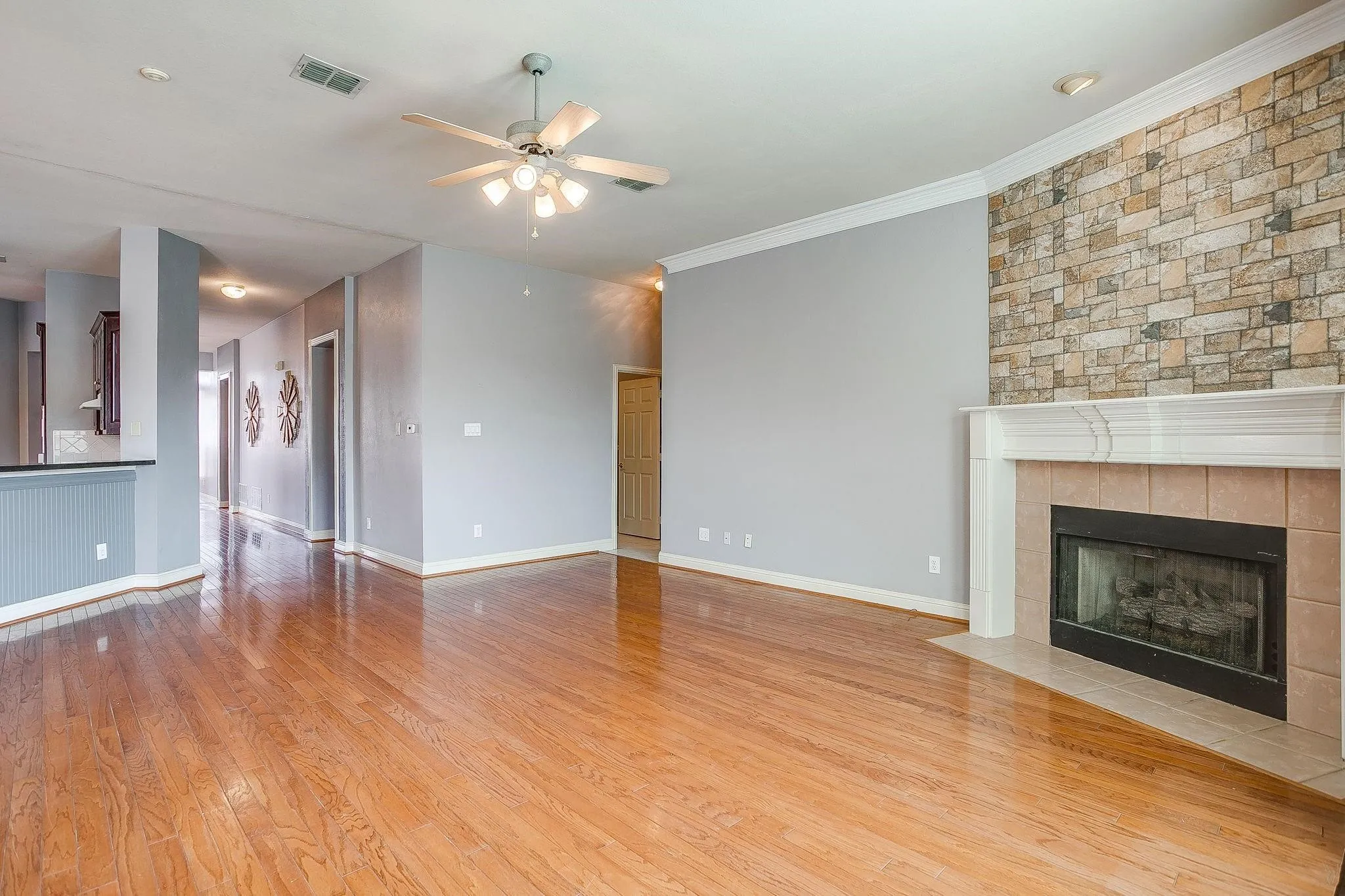 Single Family Residence For Sale in Tarrant County , 420 Vasey Oak Drive, Keller, Texas 76248, 3 Bedroom, 3 Bathroom, 2 Garage spaces, 2,895 Sqft, built in 1995, mls#21376002, Real Estate Agent in Keller, Homes For Sale in Tarrant county, Homes For Sale in Keller, Realtor in Keller Texas, Real Estate Brokerage Independent Realty Texas, Luminita Cordes Realtor