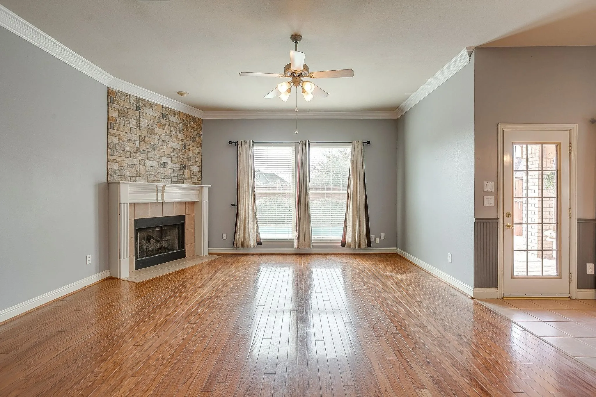 Single Family Residence For Sale in Tarrant County , 420 Vasey Oak Drive, Keller, Texas 76248, 3 Bedroom, 3 Bathroom, 2 Garage spaces, 2,895 Sqft, built in 1995, mls#21376002, Real Estate Agent in Keller, Homes For Sale in Tarrant county, Homes For Sale in Keller, Realtor in Keller Texas, Real Estate Brokerage Independent Realty Texas, Luminita Cordes Realtor