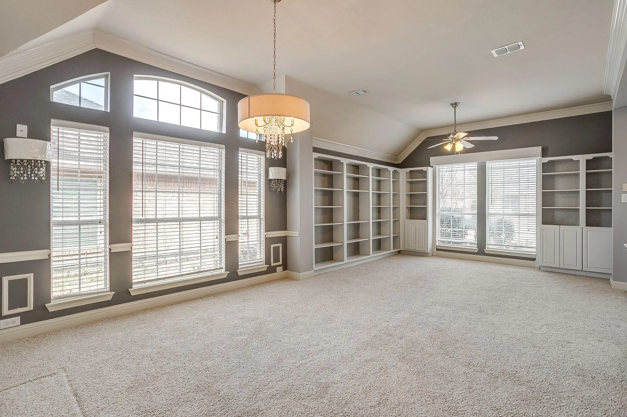 Single Family Residence For Sale in Tarrant County , 420 Vasey Oak Drive, Keller, Texas 76248, 3 Bedroom, 3 Bathroom, 2 Garage spaces, 2,895 Sqft, built in 1995, mls#21376002, Real Estate Agent in Keller, Homes For Sale in Tarrant county, Homes For Sale in Keller, Realtor in Keller Texas, Real Estate Brokerage Independent Realty Texas, Luminita Cordes Realtor