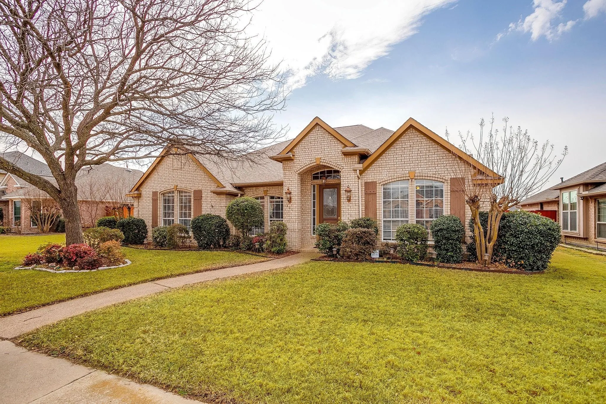 Single Family Residence For Sale in Tarrant County , 420 Vasey Oak Drive, Keller, Texas 76248, 3 Bedroom, 3 Bathroom, 2 Garage spaces, 2,895 Sqft, built in 1995, mls#21376002, Real Estate Agent in Keller, Homes For Sale in Tarrant county, Homes For Sale in Keller, Realtor in Keller Texas, Real Estate Brokerage Independent Realty Texas, Luminita Cordes Realtor