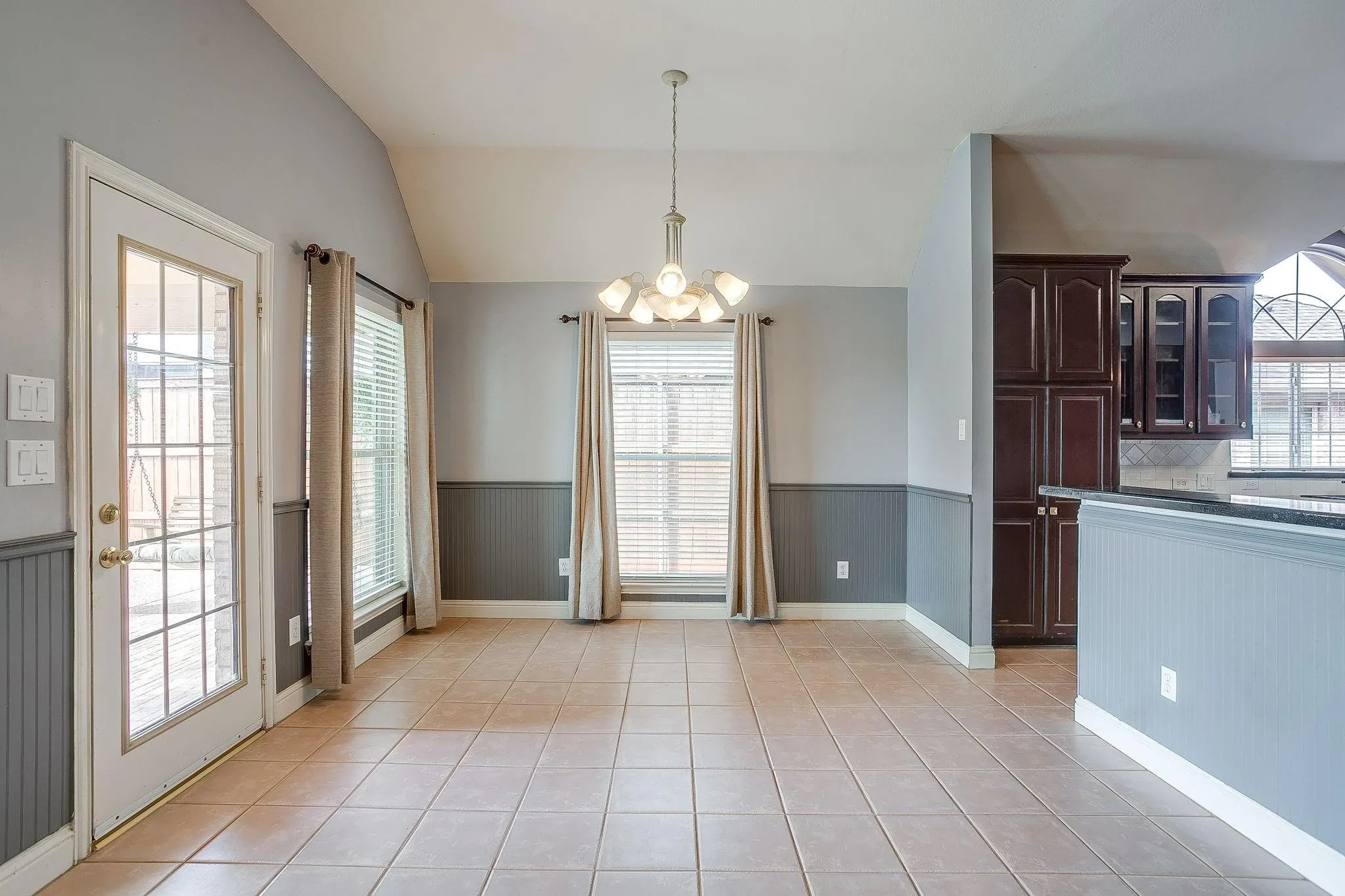Single Family Residence For Sale in Tarrant County , 420 Vasey Oak Drive, Keller, Texas 76248, 3 Bedroom, 3 Bathroom, 2 Garage spaces, 2,895 Sqft, built in 1995, mls#21376002, Real Estate Agent in Keller, Homes For Sale in Tarrant county, Homes For Sale in Keller, Realtor in Keller Texas, Real Estate Brokerage Independent Realty Texas, Luminita Cordes Realtor