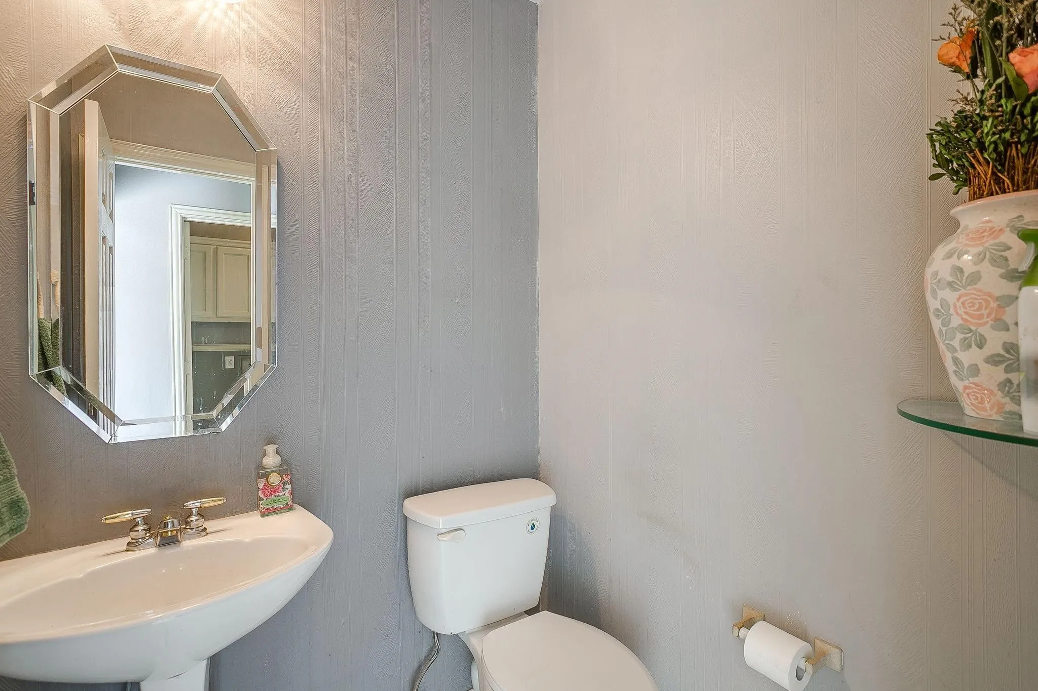 Single Family Residence For Sale in Tarrant County , 420 Vasey Oak Drive, Keller, Texas 76248, 3 Bedroom, 3 Bathroom, 2 Garage spaces, 2,895 Sqft, built in 1995, mls#21376002, Real Estate Agent in Keller, Homes For Sale in Tarrant county, Homes For Sale in Keller, Realtor in Keller Texas, Real Estate Brokerage Independent Realty Texas, Luminita Cordes Realtor
