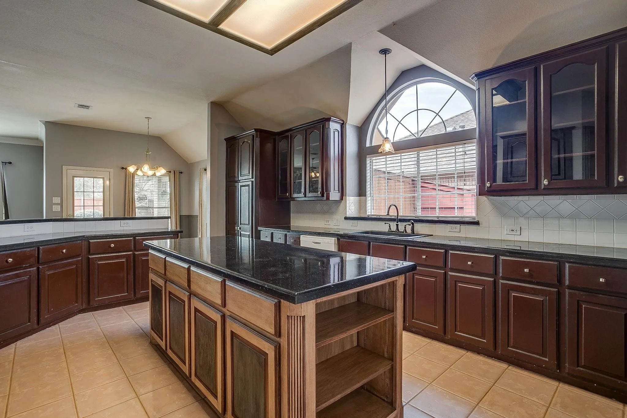 Single Family Residence For Sale in Tarrant County , 420 Vasey Oak Drive, Keller, Texas 76248, 3 Bedroom, 3 Bathroom, 2 Garage spaces, 2,895 Sqft, built in 1995, mls#21376002, Real Estate Agent in Keller, Homes For Sale in Tarrant county, Homes For Sale in Keller, Realtor in Keller Texas, Real Estate Brokerage Independent Realty Texas, Luminita Cordes Realtor