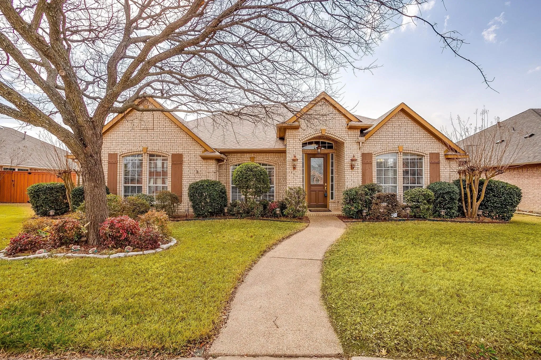 Single Family Residence For Sale in Tarrant County , 420 Vasey Oak Drive, Keller, Texas 76248, 3 Bedroom, 3 Bathroom, 2 Garage spaces, 2,895 Sqft, built in 1995, mls#21376002, Real Estate Agent in Keller, Homes For Sale in Tarrant county, Homes For Sale in Keller, Realtor in Keller Texas, Real Estate Brokerage Independent Realty Texas, Luminita Cordes Realtor