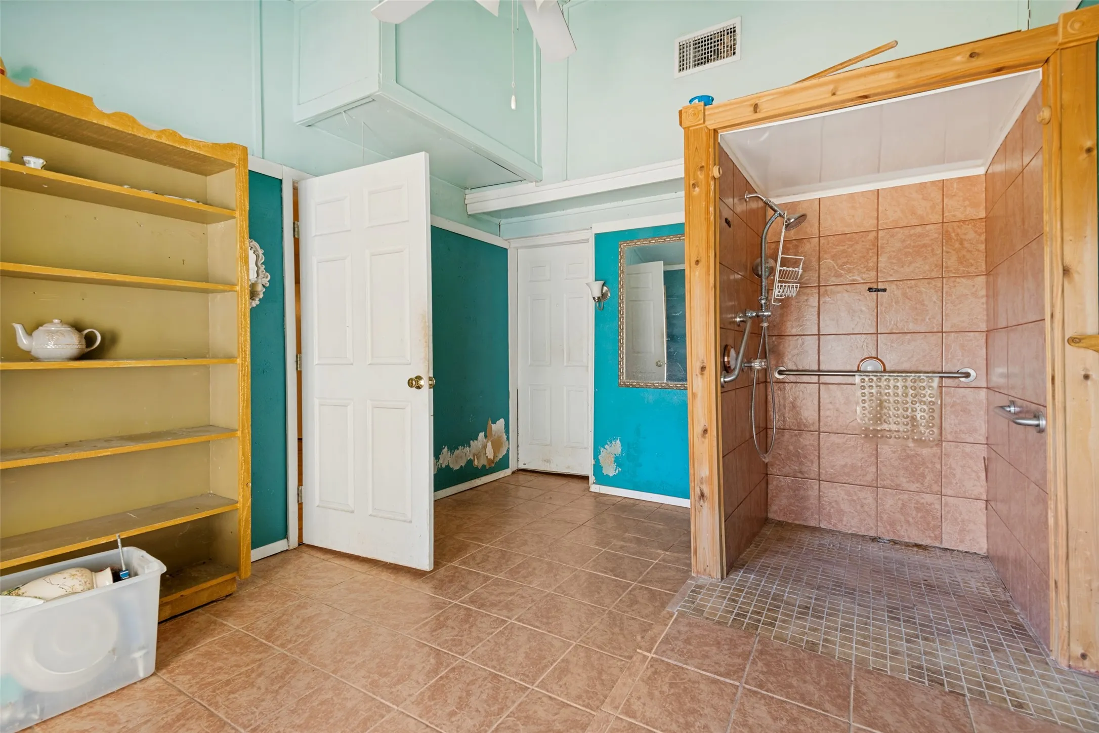 Single Family Residence For Sale in Ellis County , 404 Yellow Jacket Drive, Ferris, Texas 75125, 3 Bedroom, 3 Bathroom, Garage spaces, 1,520 Sqft, built in 1970, mls#21373500, Real Estate Agent in Ferris, Homes For Sale in Ellis county, Homes For Sale in Ferris, Realtor in Ferris Texas, Real Estate Brokerage Independent Realty Texas, Luminita Cordes Realtor