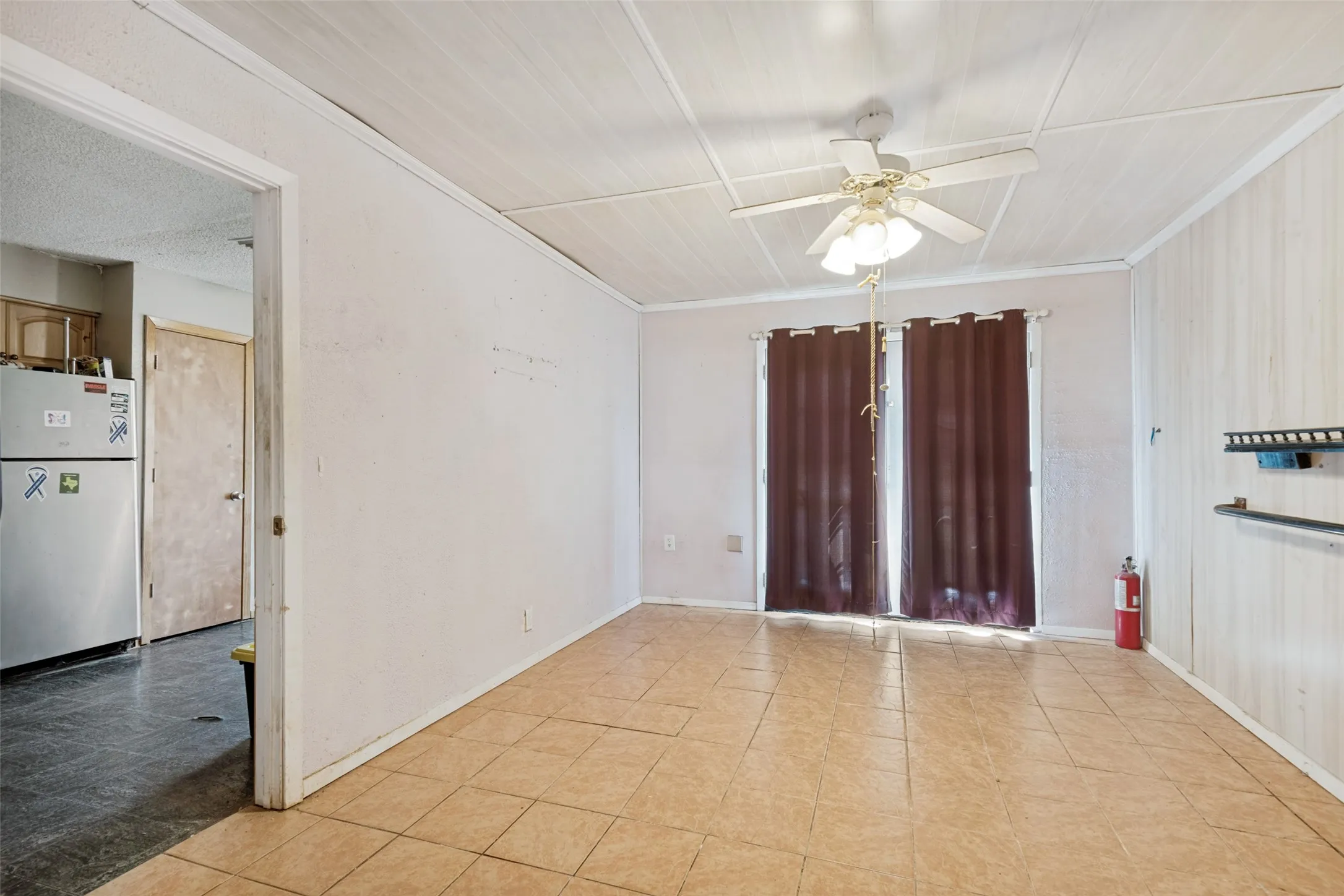 Single Family Residence For Sale in Ellis County , 404 Yellow Jacket Drive, Ferris, Texas 75125, 3 Bedroom, 3 Bathroom, Garage spaces, 1,520 Sqft, built in 1970, mls#21373500, Real Estate Agent in Ferris, Homes For Sale in Ellis county, Homes For Sale in Ferris, Realtor in Ferris Texas, Real Estate Brokerage Independent Realty Texas, Luminita Cordes Realtor