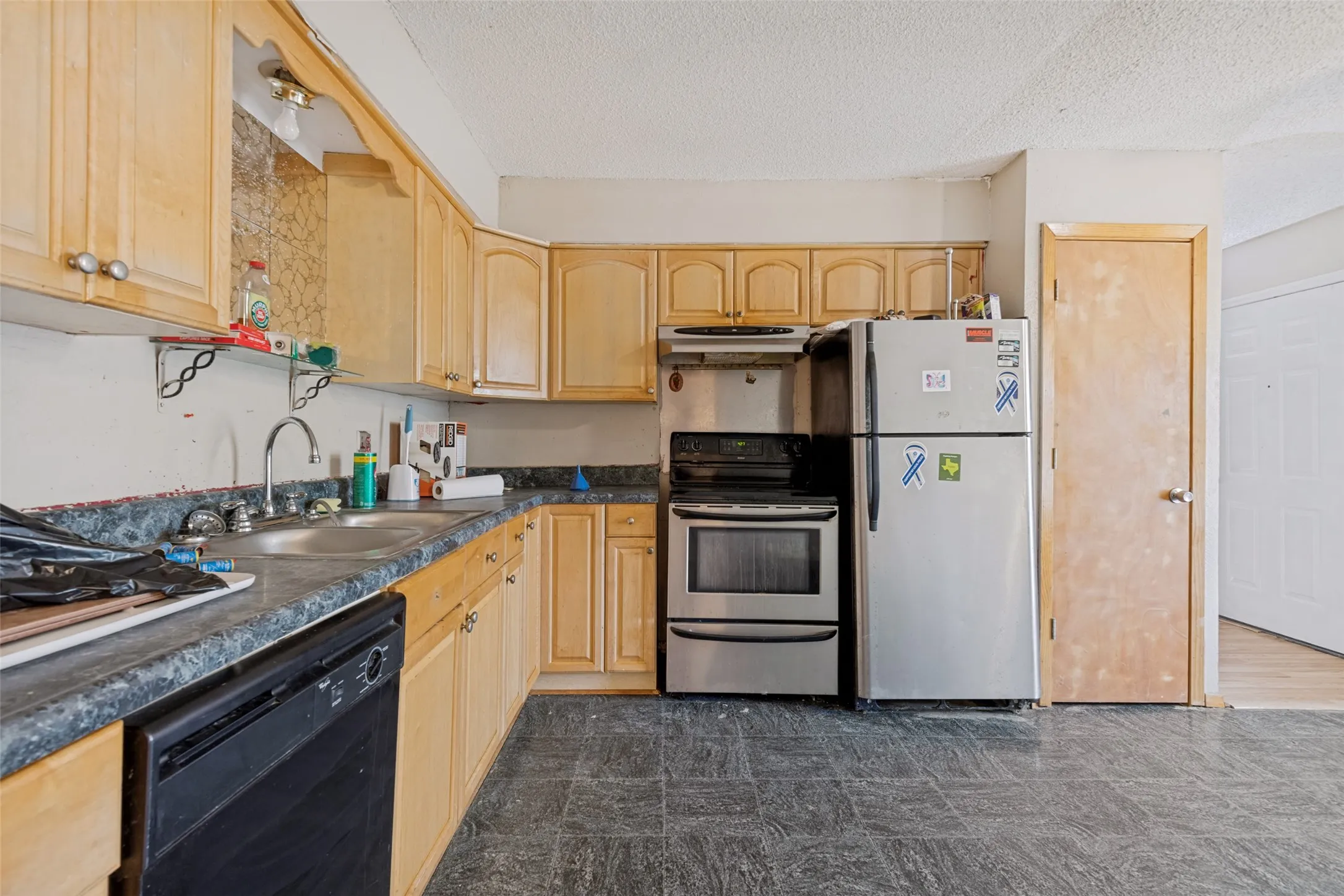 Single Family Residence For Sale in Ellis County , 404 Yellow Jacket Drive, Ferris, Texas 75125, 3 Bedroom, 3 Bathroom, Garage spaces, 1,520 Sqft, built in 1970, mls#21373500, Real Estate Agent in Ferris, Homes For Sale in Ellis county, Homes For Sale in Ferris, Realtor in Ferris Texas, Real Estate Brokerage Independent Realty Texas, Luminita Cordes Realtor