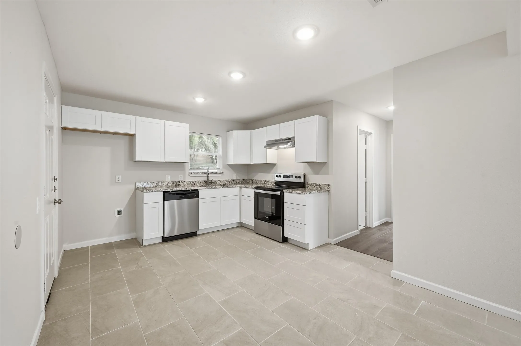 Single Family Residence For Rent in Tarrant County , 4229 Comanche Street, Fort Worth, Texas 76119, 3 Bedroom, 2 Bathroom, Garage spaces, 1,083 Sqft, built in 1954, mls#21376155, Real Estate Agent in Fort Worth, Homes For Rent in Tarrant county, Homes For Rent in Fort Worth, Realtor in Fort Worth Texas, Real Estate Brokerage Independent Realty Texas, Luminita Cordes Realtor