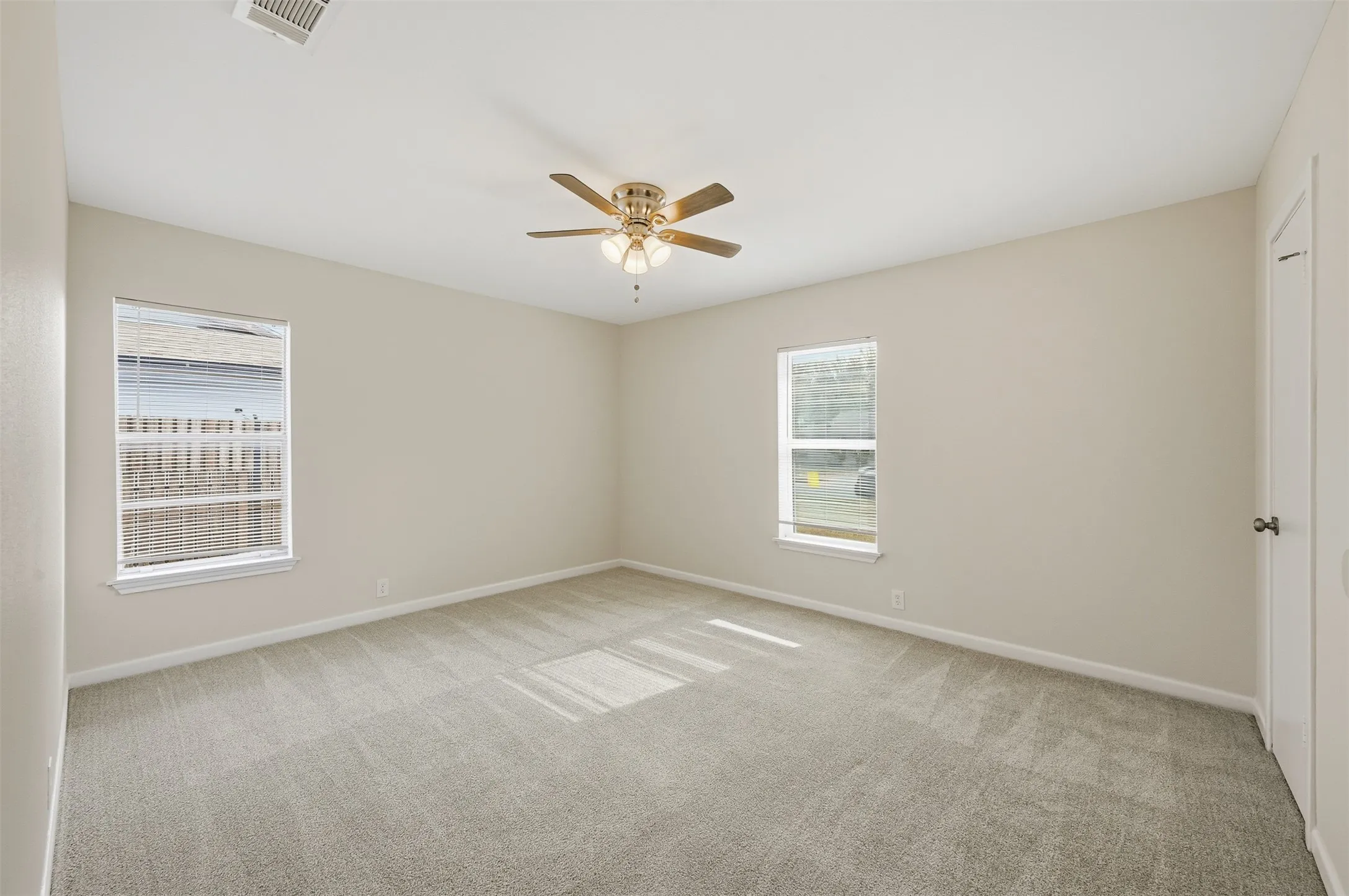 Single Family Residence For Rent in Tarrant County , 4229 Comanche Street, Fort Worth, Texas 76119, 3 Bedroom, 2 Bathroom, Garage spaces, 1,083 Sqft, built in 1954, mls#21376155, Real Estate Agent in Fort Worth, Homes For Rent in Tarrant county, Homes For Rent in Fort Worth, Realtor in Fort Worth Texas, Real Estate Brokerage Independent Realty Texas, Luminita Cordes Realtor