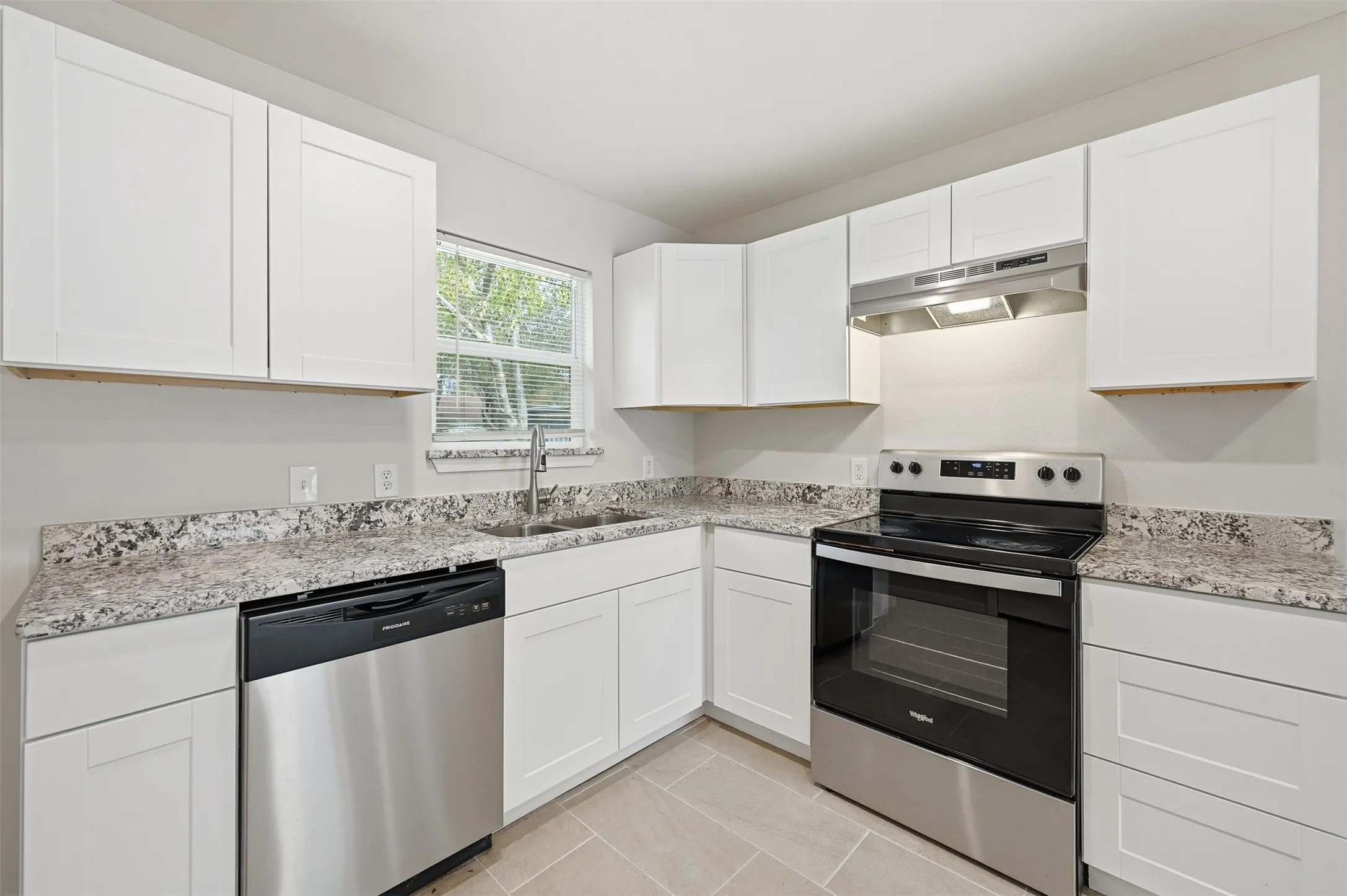 Single Family Residence For Rent in Tarrant County , 4229 Comanche Street, Fort Worth, Texas 76119, 3 Bedroom, 2 Bathroom, Garage spaces, 1,083 Sqft, built in 1954, mls#21376155, Real Estate Agent in Fort Worth, Homes For Rent in Tarrant county, Homes For Rent in Fort Worth, Realtor in Fort Worth Texas, Real Estate Brokerage Independent Realty Texas, Luminita Cordes Realtor