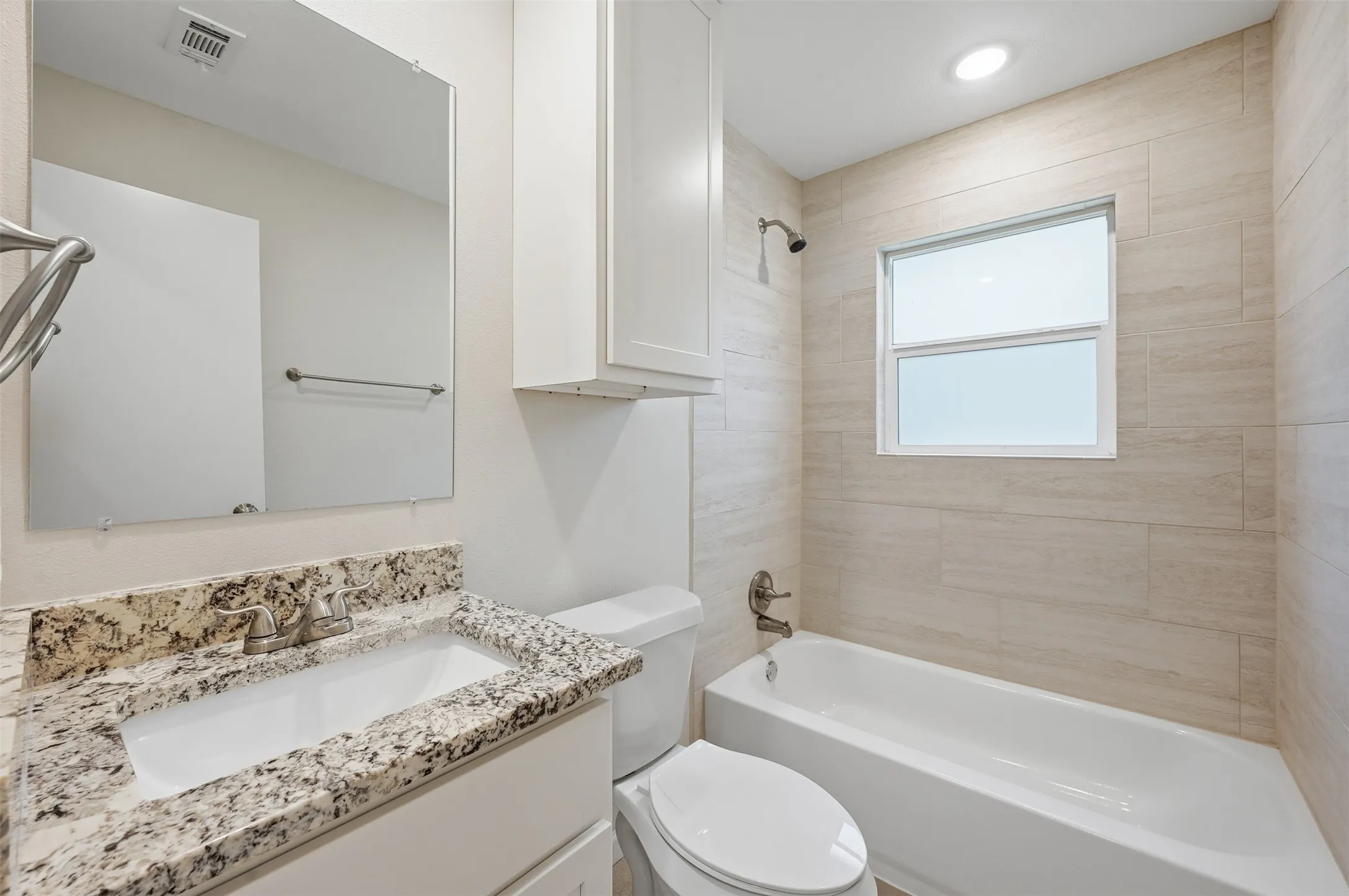Single Family Residence For Rent in Tarrant County , 4229 Comanche Street, Fort Worth, Texas 76119, 3 Bedroom, 2 Bathroom, Garage spaces, 1,083 Sqft, built in 1954, mls#21376155, Real Estate Agent in Fort Worth, Homes For Rent in Tarrant county, Homes For Rent in Fort Worth, Realtor in Fort Worth Texas, Real Estate Brokerage Independent Realty Texas, Luminita Cordes Realtor