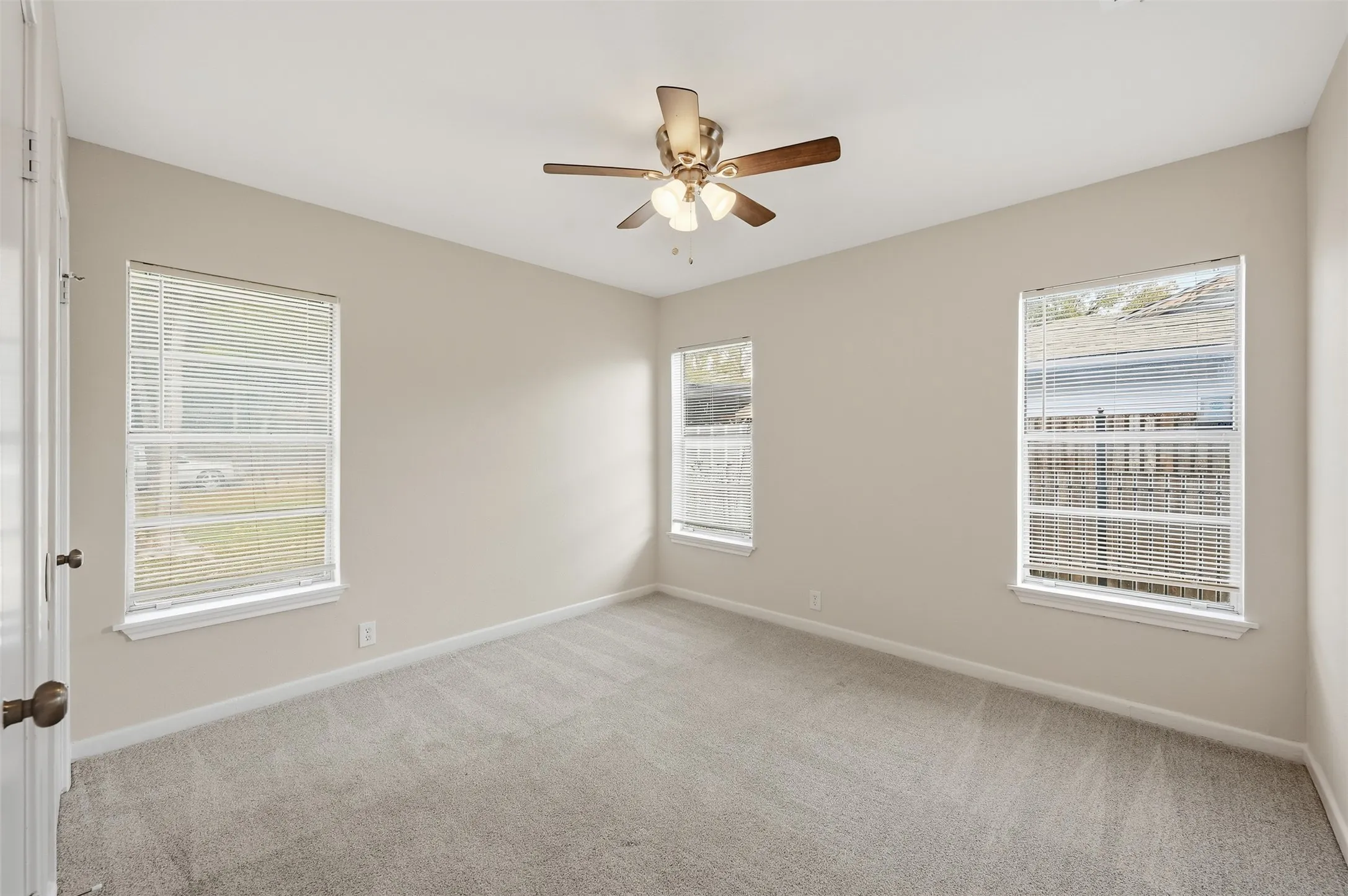 Single Family Residence For Rent in Tarrant County , 4229 Comanche Street, Fort Worth, Texas 76119, 3 Bedroom, 2 Bathroom, Garage spaces, 1,083 Sqft, built in 1954, mls#21376155, Real Estate Agent in Fort Worth, Homes For Rent in Tarrant county, Homes For Rent in Fort Worth, Realtor in Fort Worth Texas, Real Estate Brokerage Independent Realty Texas, Luminita Cordes Realtor