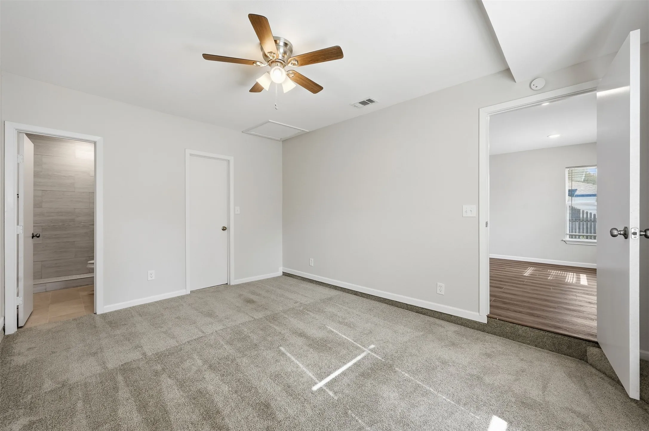 Single Family Residence For Rent in Tarrant County , 4229 Comanche Street, Fort Worth, Texas 76119, 3 Bedroom, 2 Bathroom, Garage spaces, 1,083 Sqft, built in 1954, mls#21376155, Real Estate Agent in Fort Worth, Homes For Rent in Tarrant county, Homes For Rent in Fort Worth, Realtor in Fort Worth Texas, Real Estate Brokerage Independent Realty Texas, Luminita Cordes Realtor