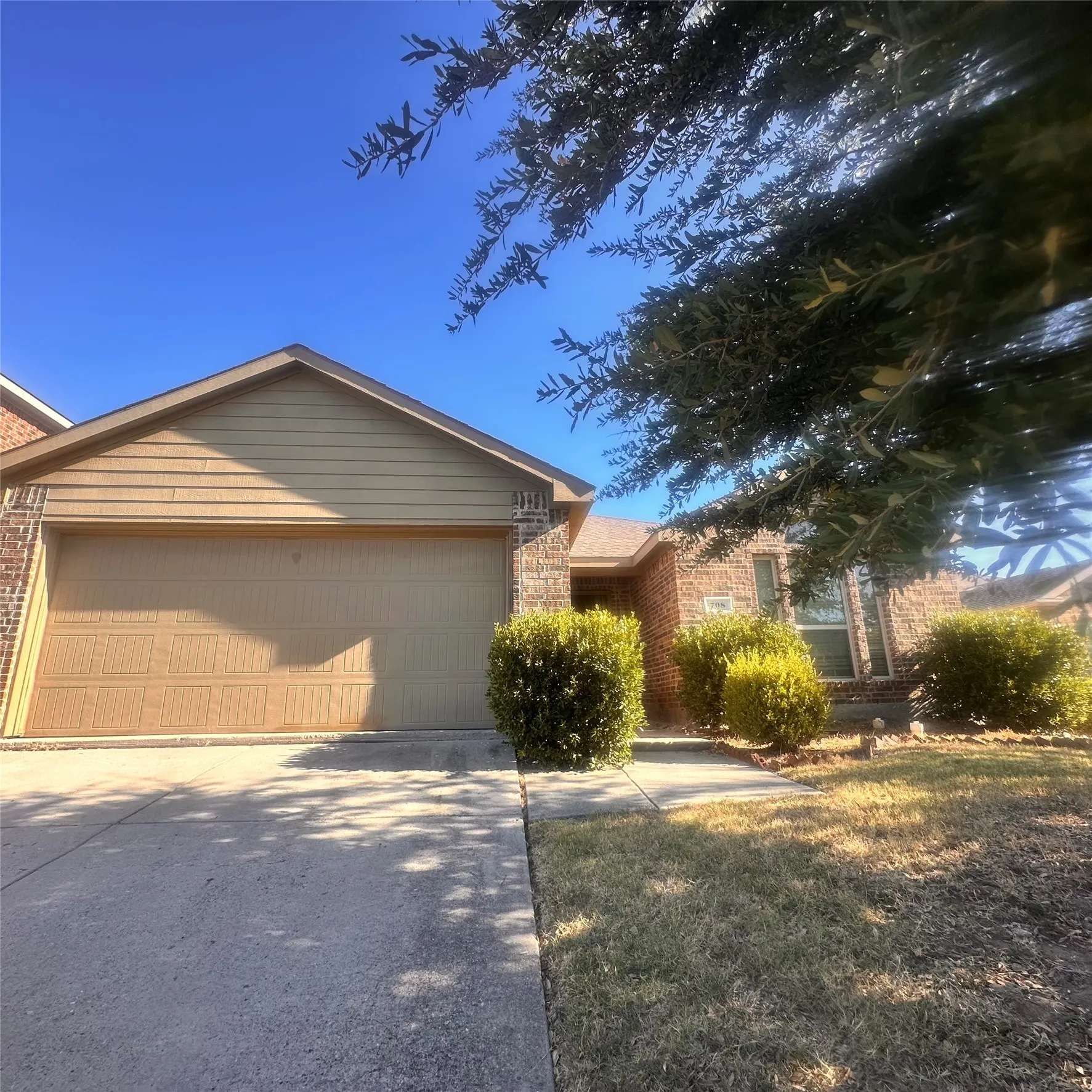 Single Family Residence For Rent in Collin County , 708 Westgate Court, Anna, Texas 75409, 3 Bedroom, 2 Bathroom, 2 Garage spaces, 1,402 Sqft, built in 2014, mls#21376239, Real Estate Agent in Anna, Homes For Rent in Collin county, Homes For Rent in Anna, Realtor in Anna Texas, Real Estate Brokerage Independent Realty Texas, Luminita Cordes Realtor