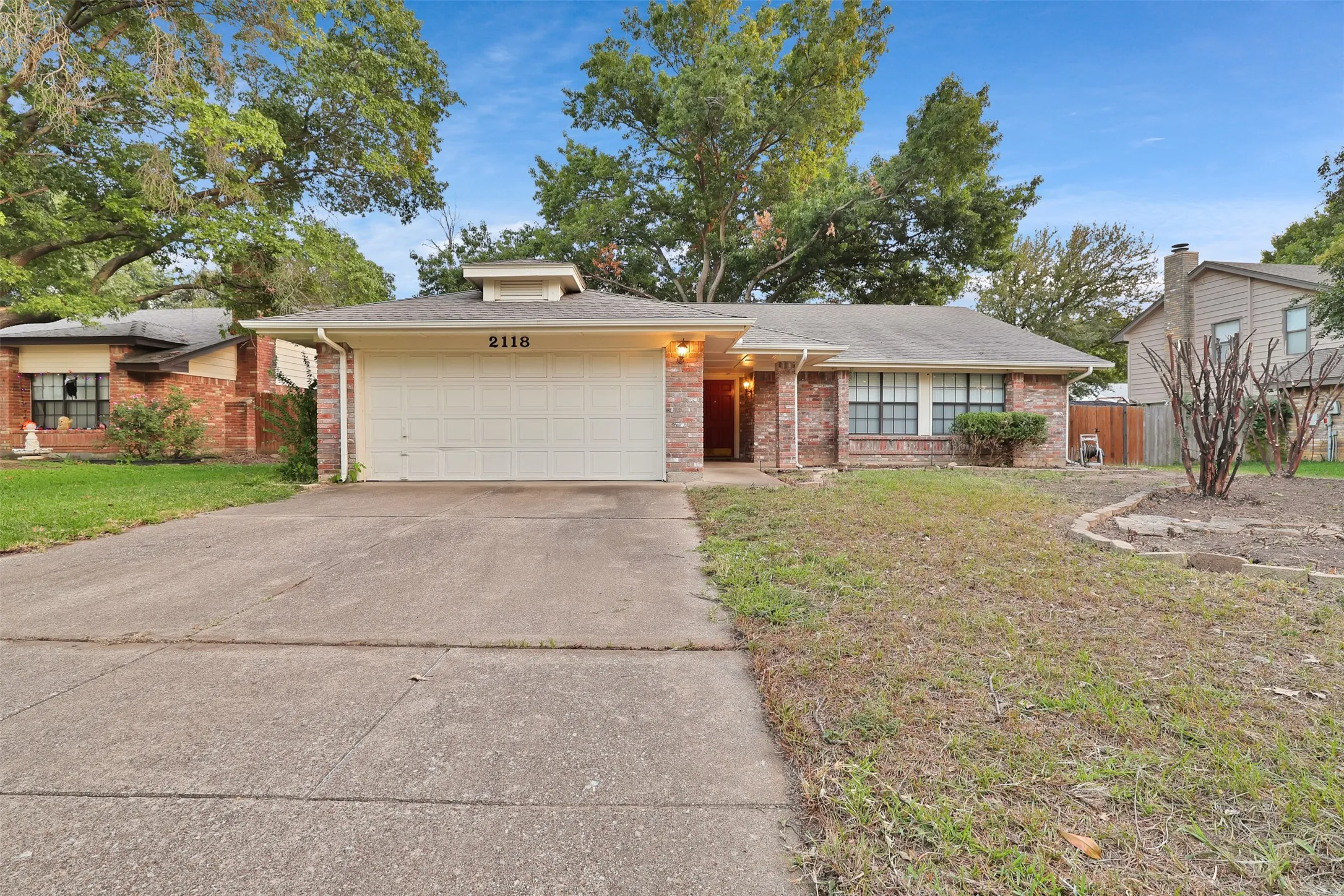Single Family Residence For Rent in Tarrant County , 2118 Churchill Downs Drive, Arlington, Texas 76017, 3 Bedroom, 2 Bathroom, 2 Garage spaces, 1,757 Sqft, built in 1985, mls#21375334, Real Estate Agent in Arlington, Homes For Rent in Tarrant county, Homes For Rent in Arlington, Realtor in Arlington Texas, Real Estate Brokerage Independent Realty Texas, Luminita Cordes Realtor