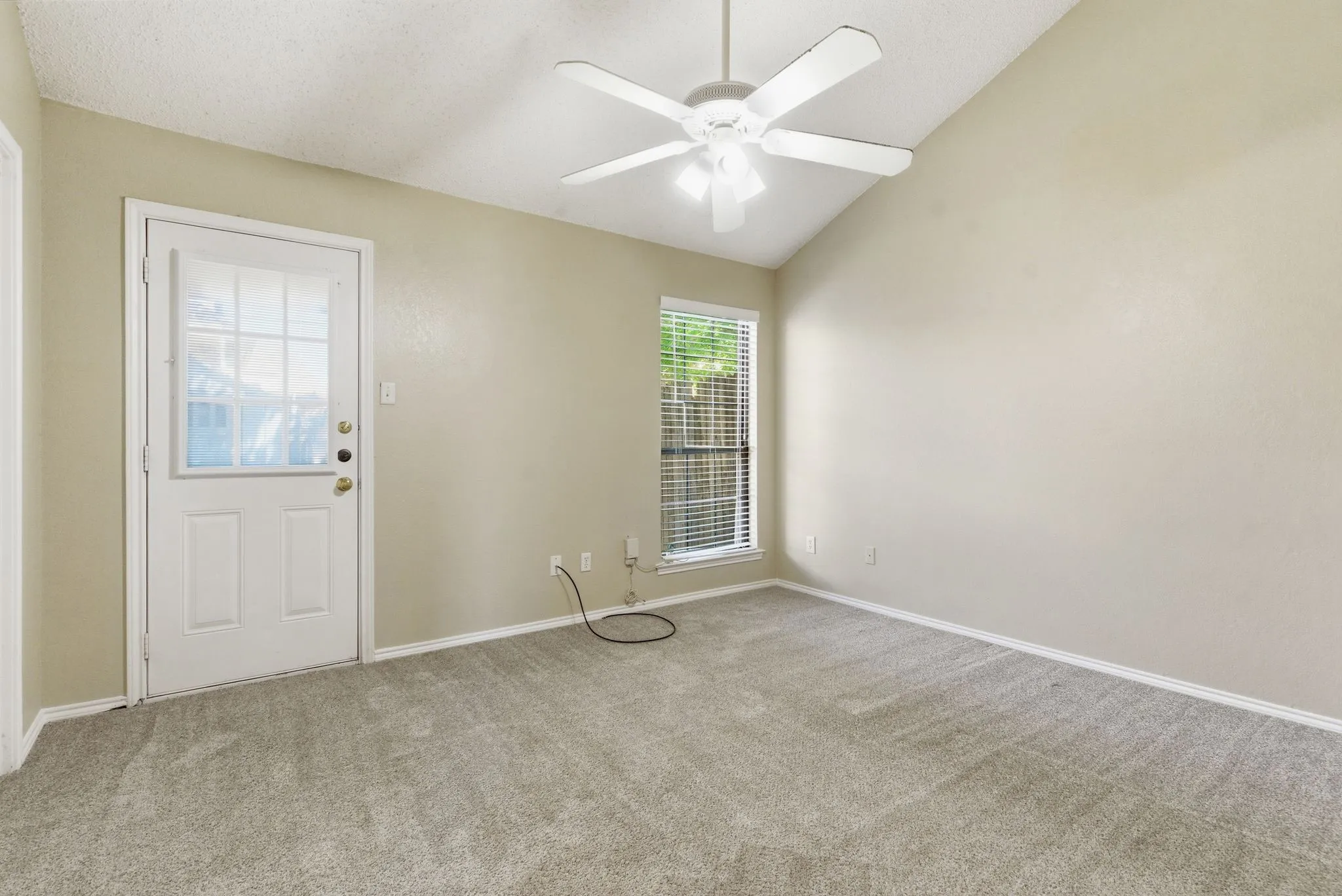 Duplex For Rent in Tarrant County , 801 Windcrest Drive, Keller, Texas 76248, 2 Bedroom, 1 Bathroom, Garage spaces, 986 Sqft, built in 1983, mls#21376220, Real Estate Agent in Keller, Homes For Rent in Tarrant county, Homes For Rent in Keller, Realtor in Keller Texas, Real Estate Brokerage Independent Realty Texas, Luminita Cordes Realtor