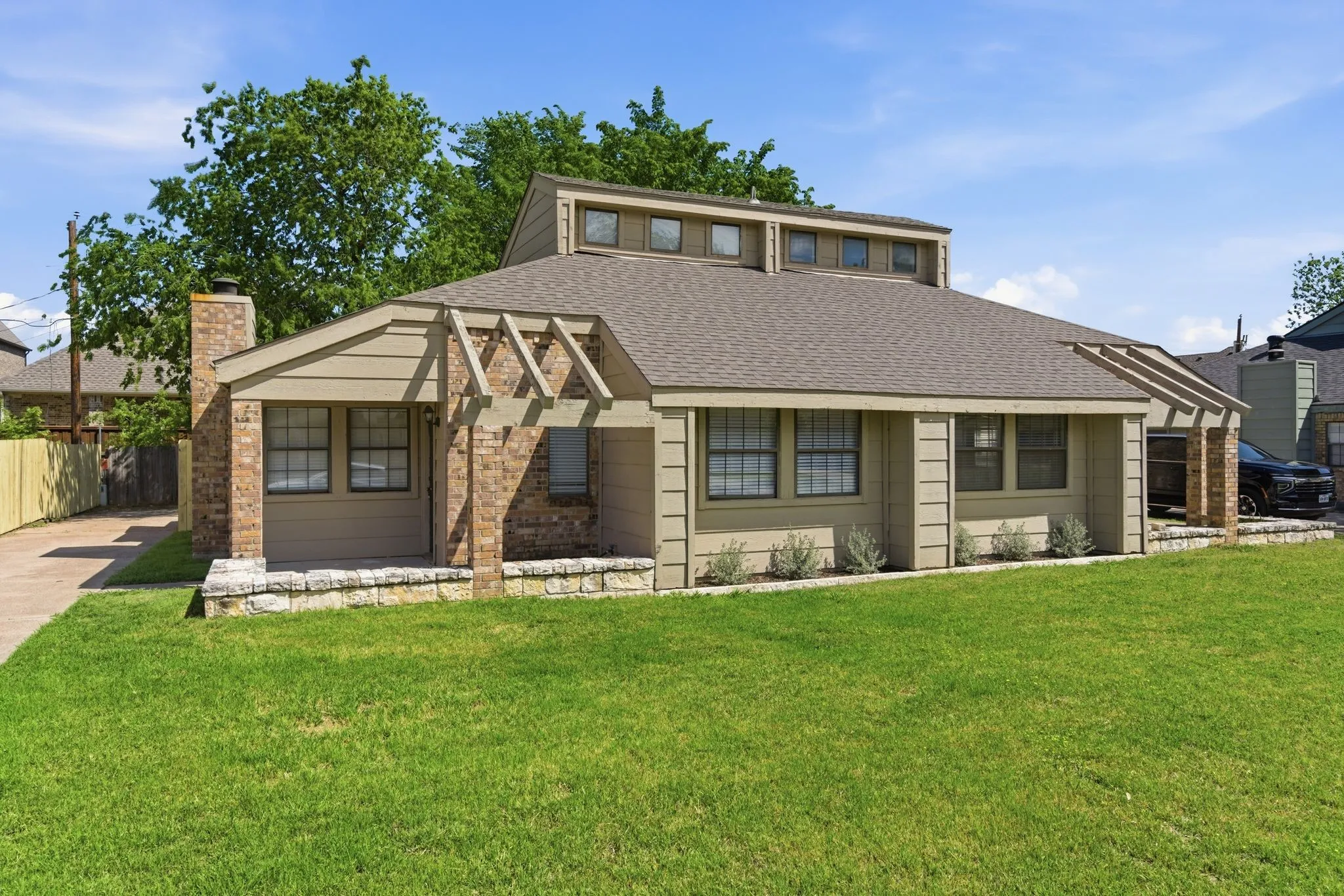 Duplex For Rent in Tarrant County , 801 Windcrest Drive, Keller, Texas 76248, 2 Bedroom, 1 Bathroom, Garage spaces, 986 Sqft, built in 1983, mls#21376220, Real Estate Agent in Keller, Homes For Rent in Tarrant county, Homes For Rent in Keller, Realtor in Keller Texas, Real Estate Brokerage Independent Realty Texas, Luminita Cordes Realtor