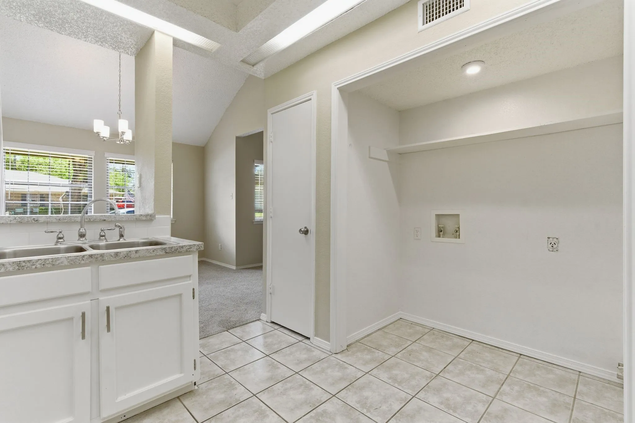 Duplex For Rent in Tarrant County , 801 Windcrest Drive, Keller, Texas 76248, 2 Bedroom, 1 Bathroom, Garage spaces, 986 Sqft, built in 1983, mls#21376220, Real Estate Agent in Keller, Homes For Rent in Tarrant county, Homes For Rent in Keller, Realtor in Keller Texas, Real Estate Brokerage Independent Realty Texas, Luminita Cordes Realtor