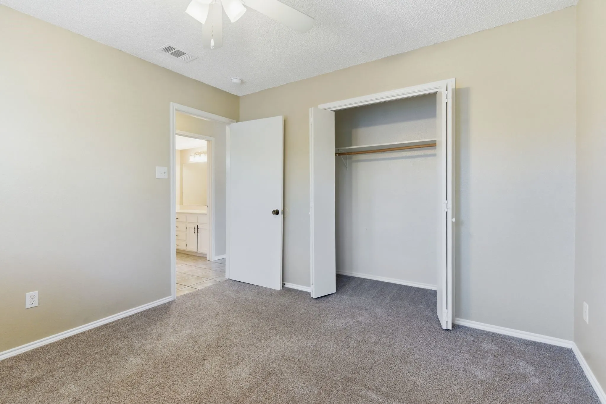 Duplex For Rent in Tarrant County , 801 Windcrest Drive, Keller, Texas 76248, 2 Bedroom, 1 Bathroom, Garage spaces, 986 Sqft, built in 1983, mls#21376220, Real Estate Agent in Keller, Homes For Rent in Tarrant county, Homes For Rent in Keller, Realtor in Keller Texas, Real Estate Brokerage Independent Realty Texas, Luminita Cordes Realtor