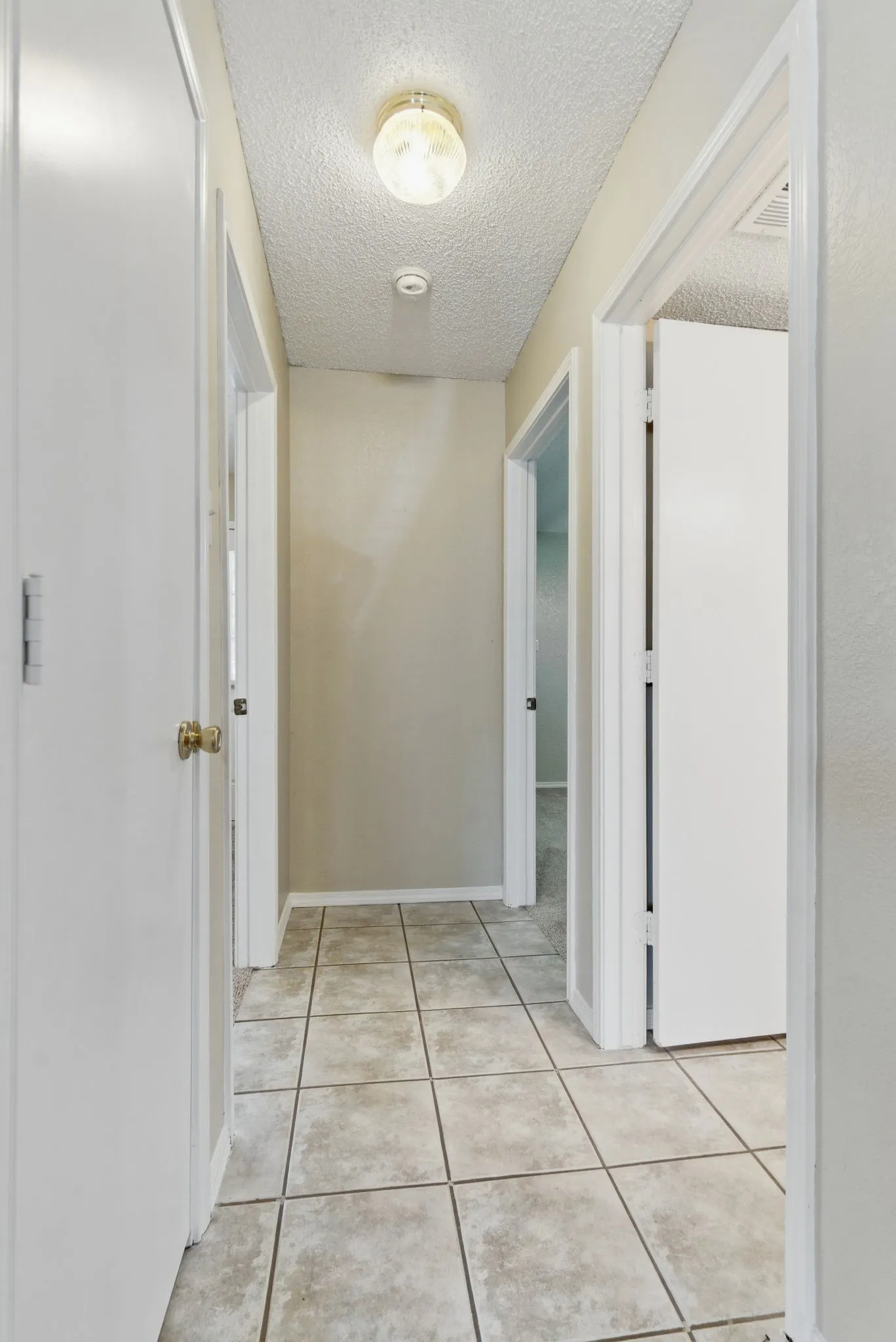 Duplex For Rent in Tarrant County , 801 Windcrest Drive, Keller, Texas 76248, 2 Bedroom, 1 Bathroom, Garage spaces, 986 Sqft, built in 1983, mls#21376220, Real Estate Agent in Keller, Homes For Rent in Tarrant county, Homes For Rent in Keller, Realtor in Keller Texas, Real Estate Brokerage Independent Realty Texas, Luminita Cordes Realtor