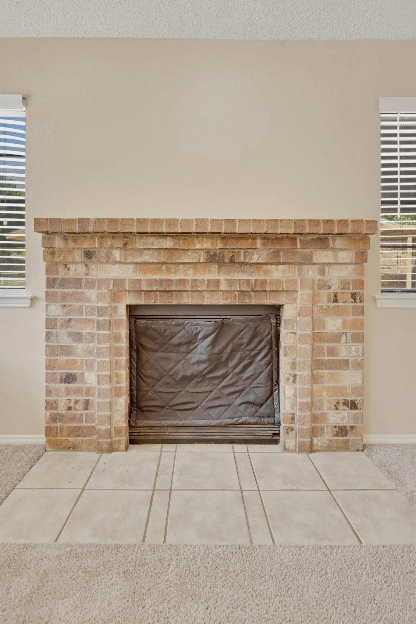 Duplex For Rent in Tarrant County , 801 Windcrest Drive, Keller, Texas 76248, 2 Bedroom, 1 Bathroom, Garage spaces, 986 Sqft, built in 1983, mls#21376220, Real Estate Agent in Keller, Homes For Rent in Tarrant county, Homes For Rent in Keller, Realtor in Keller Texas, Real Estate Brokerage Independent Realty Texas, Luminita Cordes Realtor
