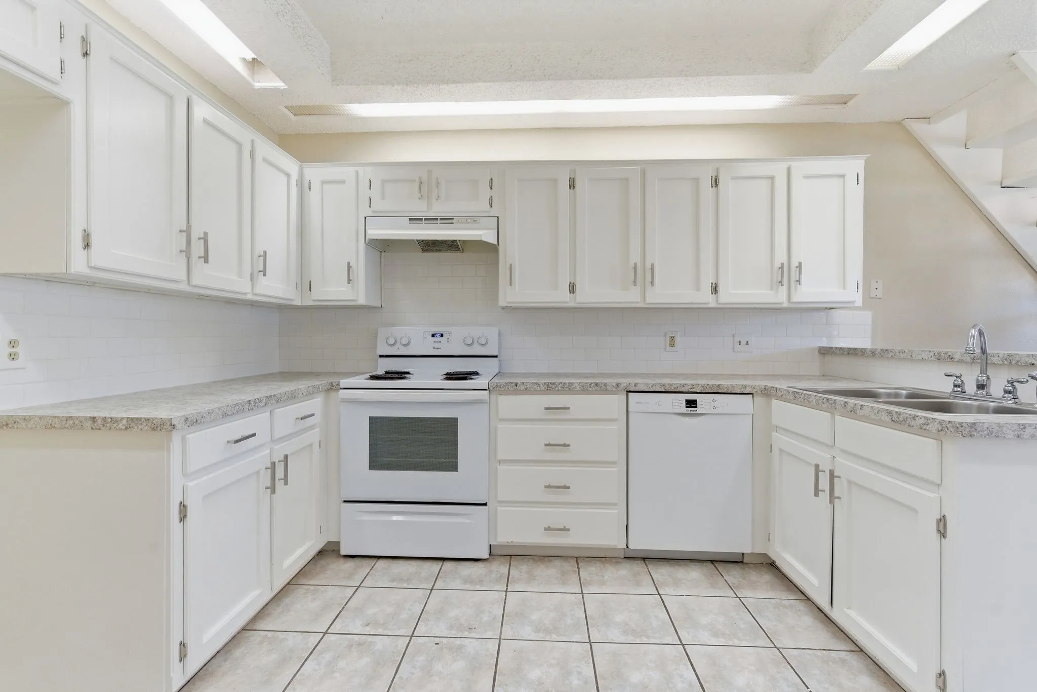 Duplex For Rent in Tarrant County , 801 Windcrest Drive, Keller, Texas 76248, 2 Bedroom, 1 Bathroom, Garage spaces, 986 Sqft, built in 1983, mls#21376220, Real Estate Agent in Keller, Homes For Rent in Tarrant county, Homes For Rent in Keller, Realtor in Keller Texas, Real Estate Brokerage Independent Realty Texas, Luminita Cordes Realtor