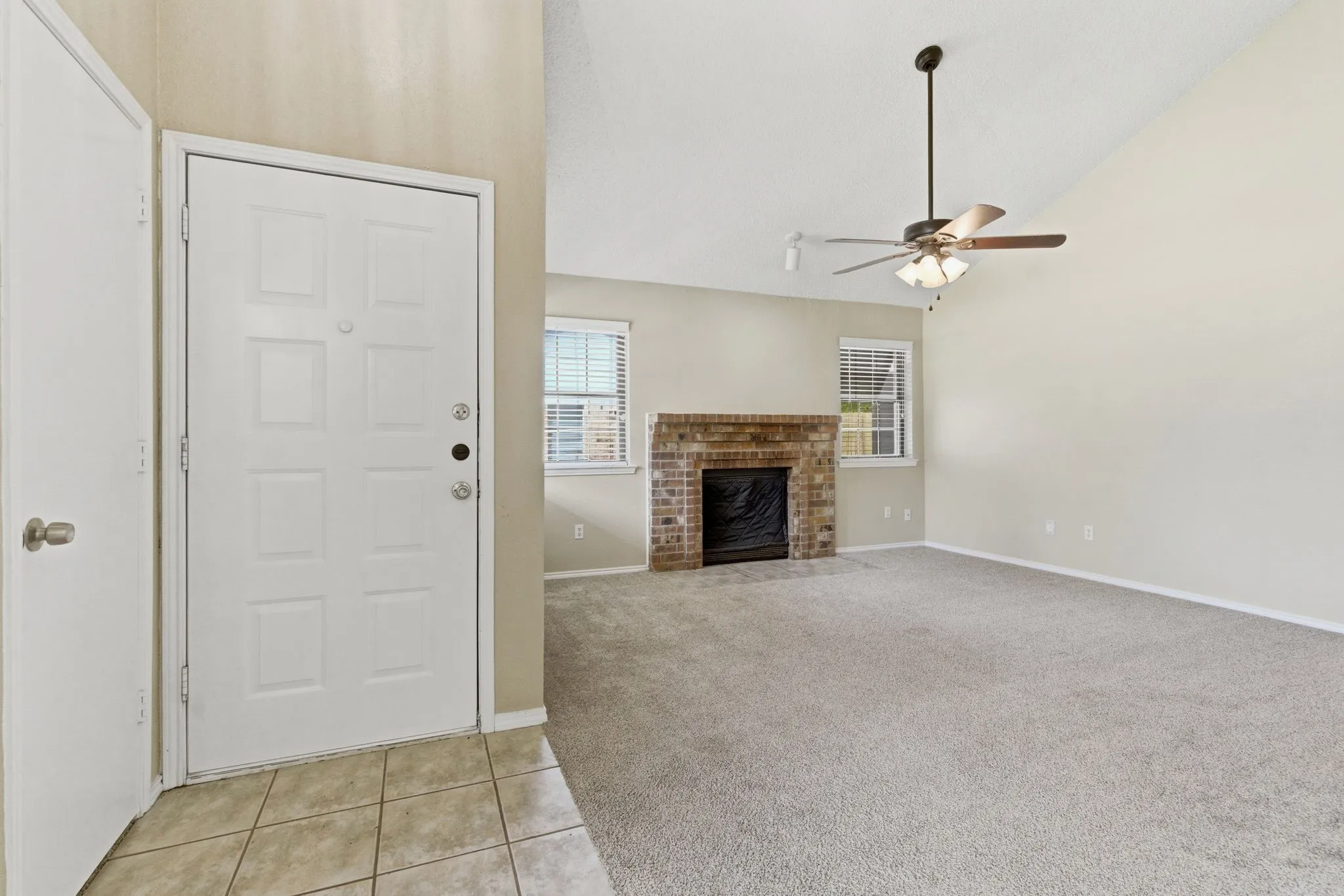 Duplex For Rent in Tarrant County , 801 Windcrest Drive, Keller, Texas 76248, 2 Bedroom, 1 Bathroom, Garage spaces, 986 Sqft, built in 1983, mls#21376220, Real Estate Agent in Keller, Homes For Rent in Tarrant county, Homes For Rent in Keller, Realtor in Keller Texas, Real Estate Brokerage Independent Realty Texas, Luminita Cordes Realtor