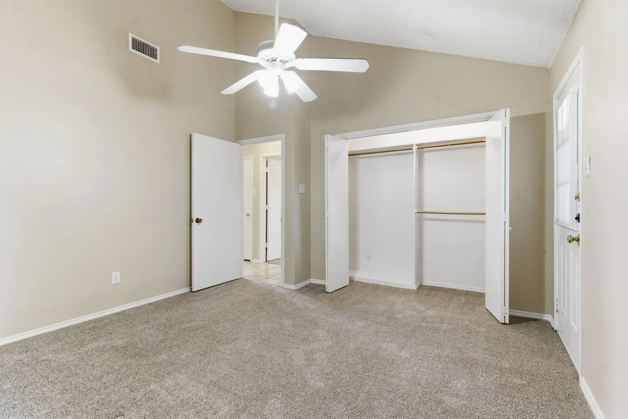 Duplex For Rent in Tarrant County , 801 Windcrest Drive, Keller, Texas 76248, 2 Bedroom, 1 Bathroom, Garage spaces, 986 Sqft, built in 1983, mls#21376220, Real Estate Agent in Keller, Homes For Rent in Tarrant county, Homes For Rent in Keller, Realtor in Keller Texas, Real Estate Brokerage Independent Realty Texas, Luminita Cordes Realtor