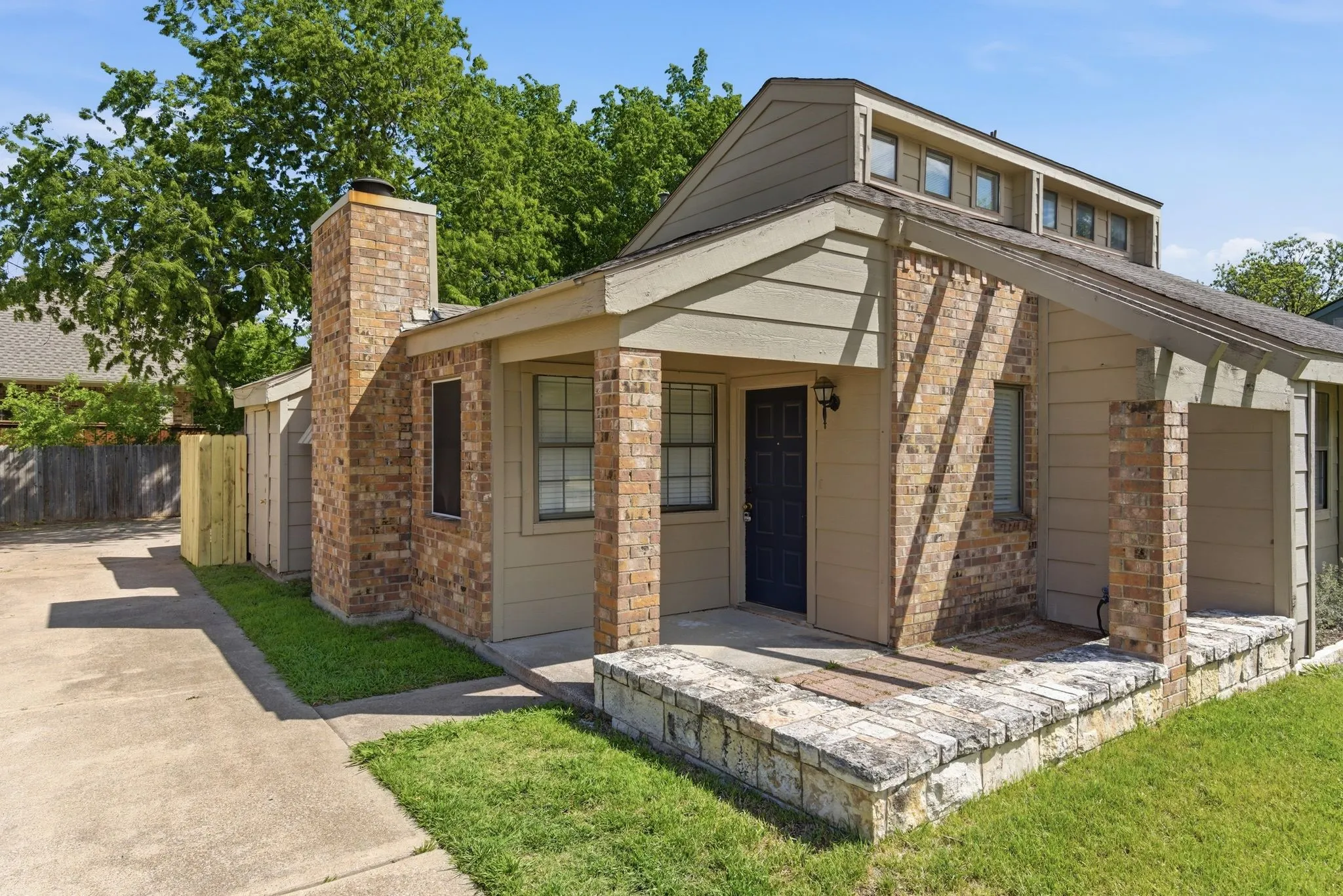 Duplex For Rent in Tarrant County , 801 Windcrest Drive, Keller, Texas 76248, 2 Bedroom, 1 Bathroom, Garage spaces, 986 Sqft, built in 1983, mls#21376220, Real Estate Agent in Keller, Homes For Rent in Tarrant county, Homes For Rent in Keller, Realtor in Keller Texas, Real Estate Brokerage Independent Realty Texas, Luminita Cordes Realtor