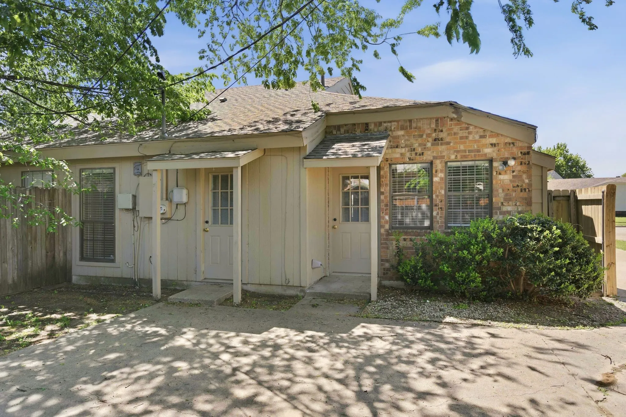 Duplex For Rent in Tarrant County , 801 Windcrest Drive, Keller, Texas 76248, 2 Bedroom, 1 Bathroom, Garage spaces, 986 Sqft, built in 1983, mls#21376220, Real Estate Agent in Keller, Homes For Rent in Tarrant county, Homes For Rent in Keller, Realtor in Keller Texas, Real Estate Brokerage Independent Realty Texas, Luminita Cordes Realtor