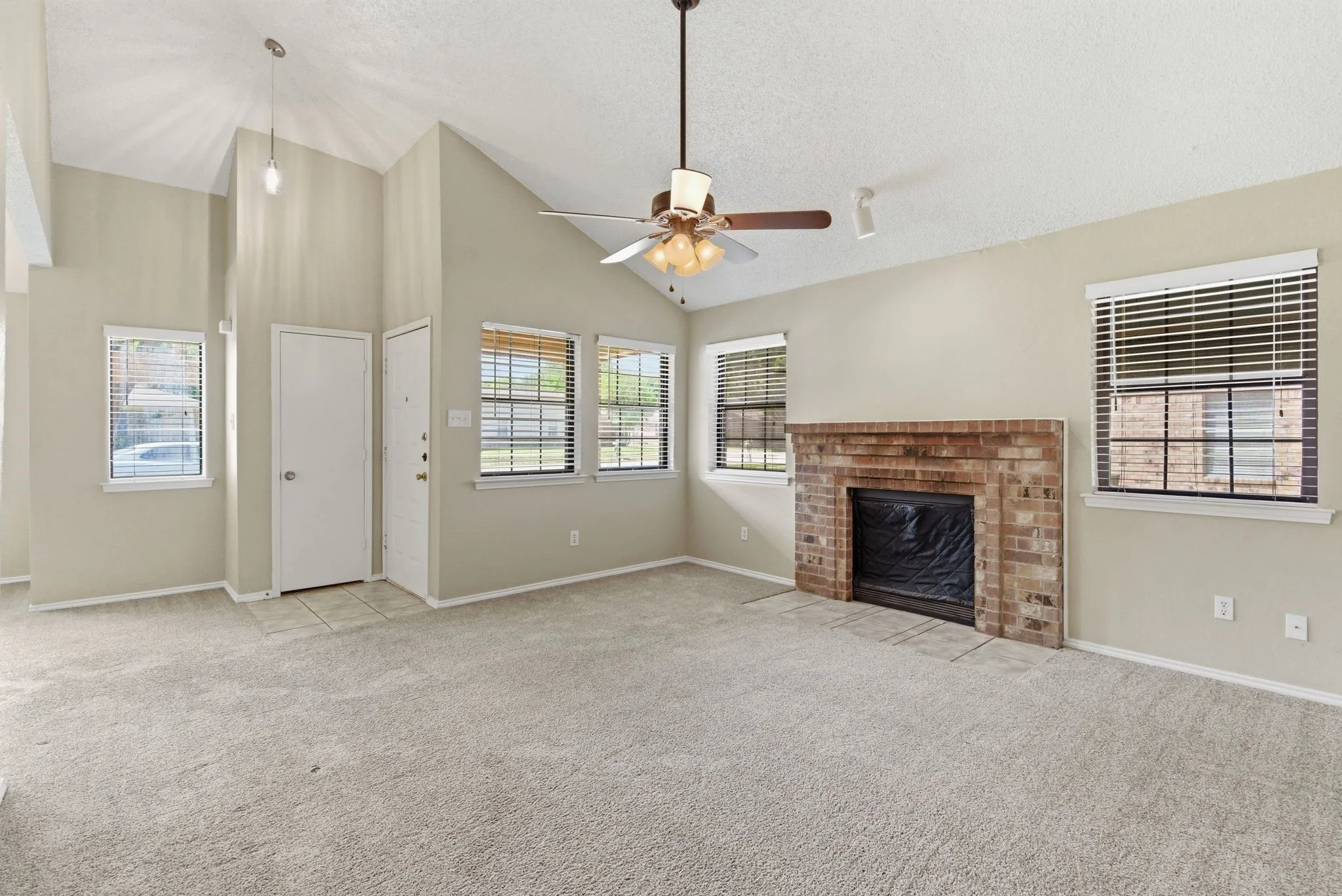 Duplex For Rent in Tarrant County , 801 Windcrest Drive, Keller, Texas 76248, 2 Bedroom, 1 Bathroom, Garage spaces, 986 Sqft, built in 1983, mls#21376220, Real Estate Agent in Keller, Homes For Rent in Tarrant county, Homes For Rent in Keller, Realtor in Keller Texas, Real Estate Brokerage Independent Realty Texas, Luminita Cordes Realtor