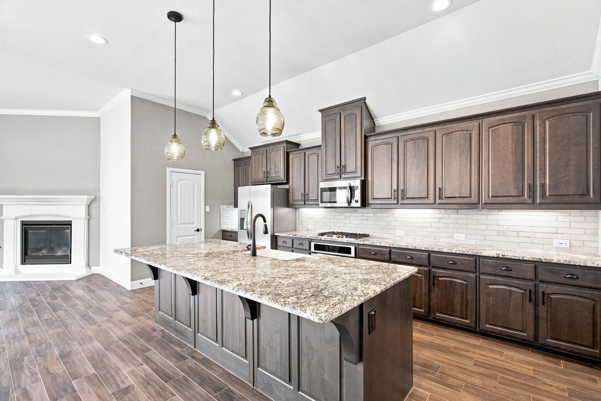 Single Family Residence For Sale in Denton County , 908 Plaza Lane, Argyle, Texas 76226, 3 Bedroom, 2 Bathroom, 2 Garage spaces, 1,885 Sqft, built in 2019, mls#21376172, Real Estate Agent in Argyle, Homes For Sale in Denton county, Homes For Sale in Argyle, Realtor in Argyle Texas, Real Estate Brokerage Independent Realty Texas, Luminita Cordes Realtor