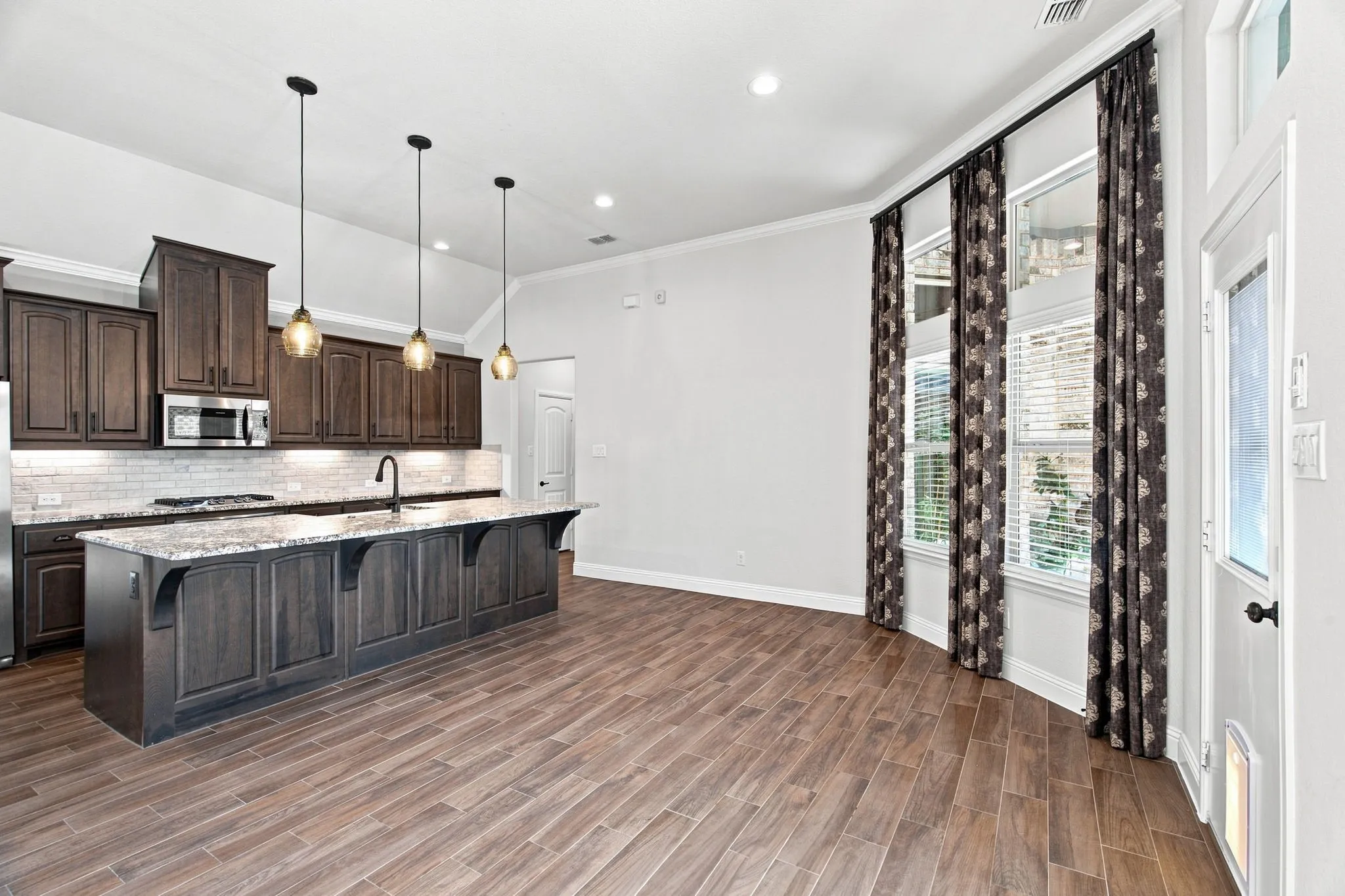 Single Family Residence For Sale in Denton County , 908 Plaza Lane, Argyle, Texas 76226, 3 Bedroom, 2 Bathroom, 2 Garage spaces, 1,885 Sqft, built in 2019, mls#21376172, Real Estate Agent in Argyle, Homes For Sale in Denton county, Homes For Sale in Argyle, Realtor in Argyle Texas, Real Estate Brokerage Independent Realty Texas, Luminita Cordes Realtor