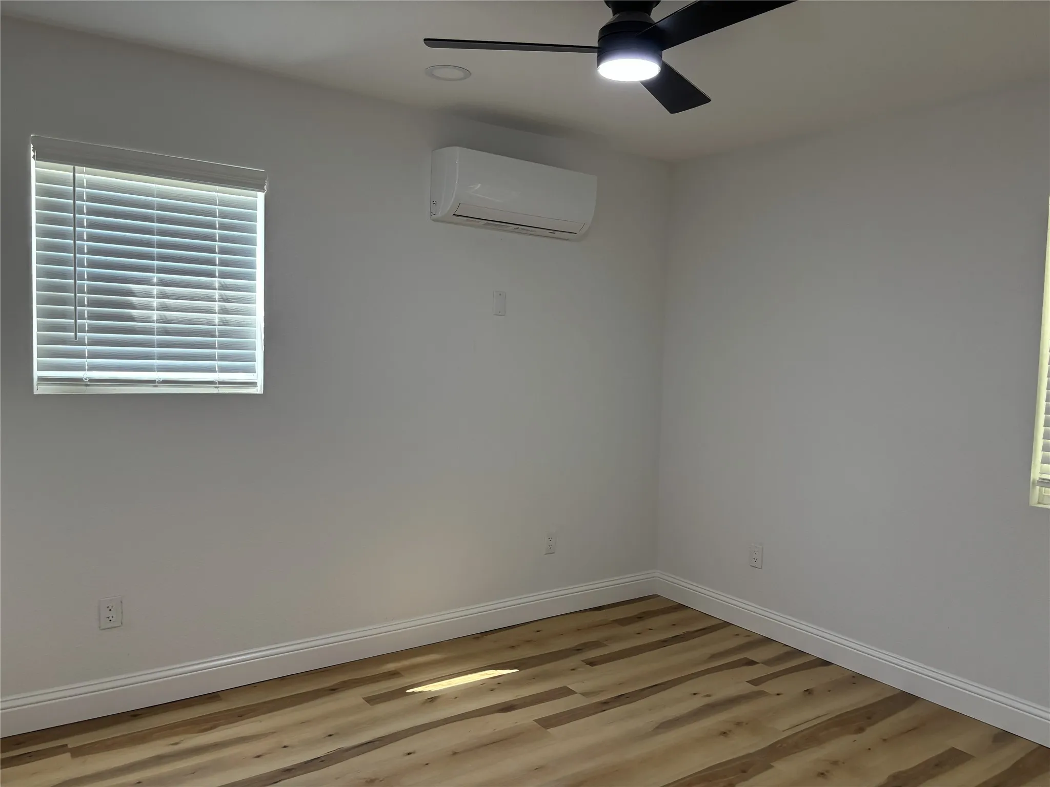 Single Family Residence For Rent in Van Zandt County , 205 N Main Street, Edgewood, Texas 75117, 2 Bedroom, 2 Bathroom, Garage spaces, 1,000 Sqft, built in 0, mls#21376206, Real Estate Agent in Edgewood, Homes For Rent in Van Zandt county, Homes For Rent in Edgewood, Realtor in Edgewood Texas, Real Estate Brokerage Independent Realty Texas, Luminita Cordes Realtor