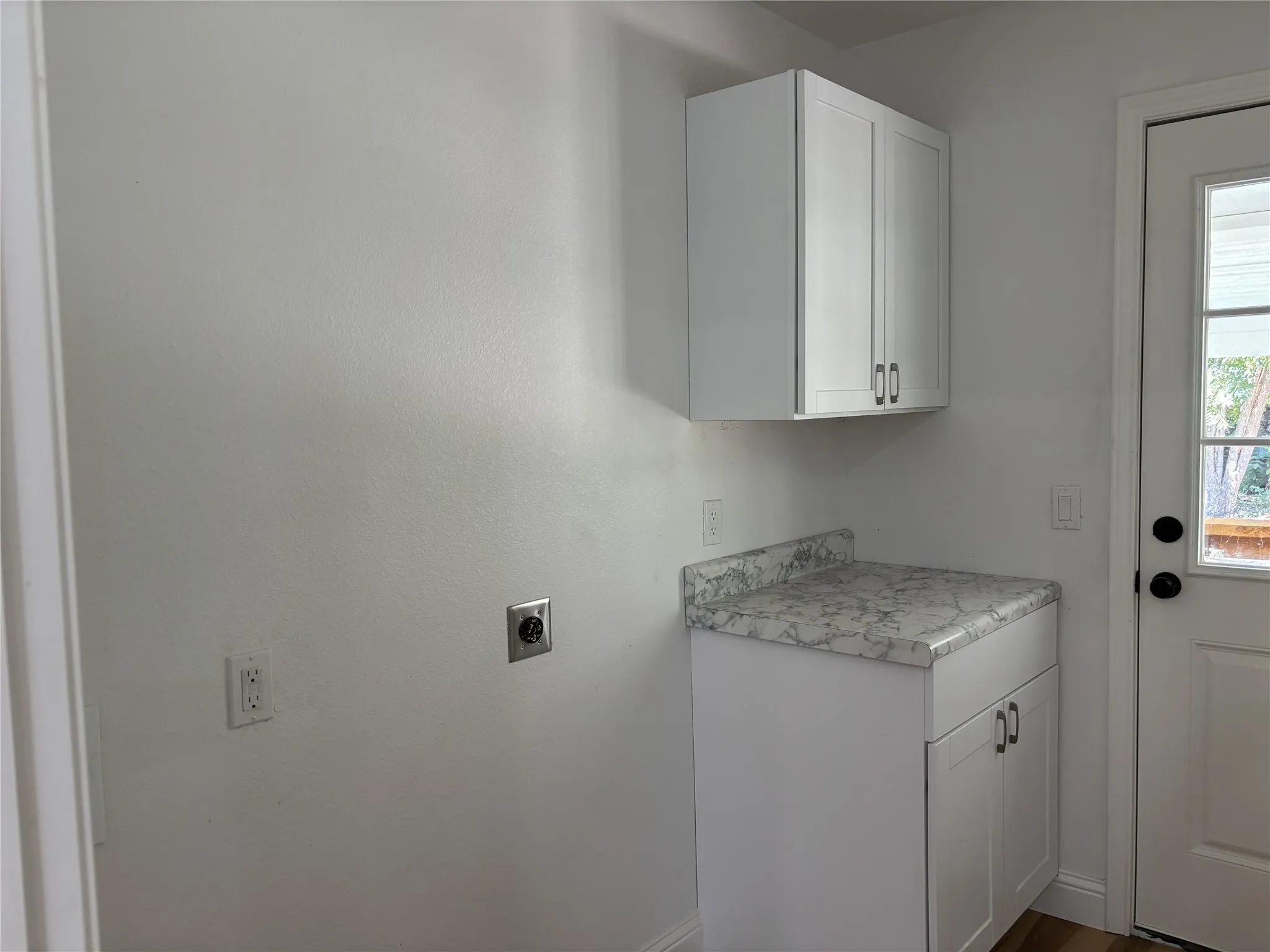 Single Family Residence For Rent in Van Zandt County , 205 N Main Street, Edgewood, Texas 75117, 2 Bedroom, 2 Bathroom, Garage spaces, 1,000 Sqft, built in 0, mls#21376206, Real Estate Agent in Edgewood, Homes For Rent in Van Zandt county, Homes For Rent in Edgewood, Realtor in Edgewood Texas, Real Estate Brokerage Independent Realty Texas, Luminita Cordes Realtor