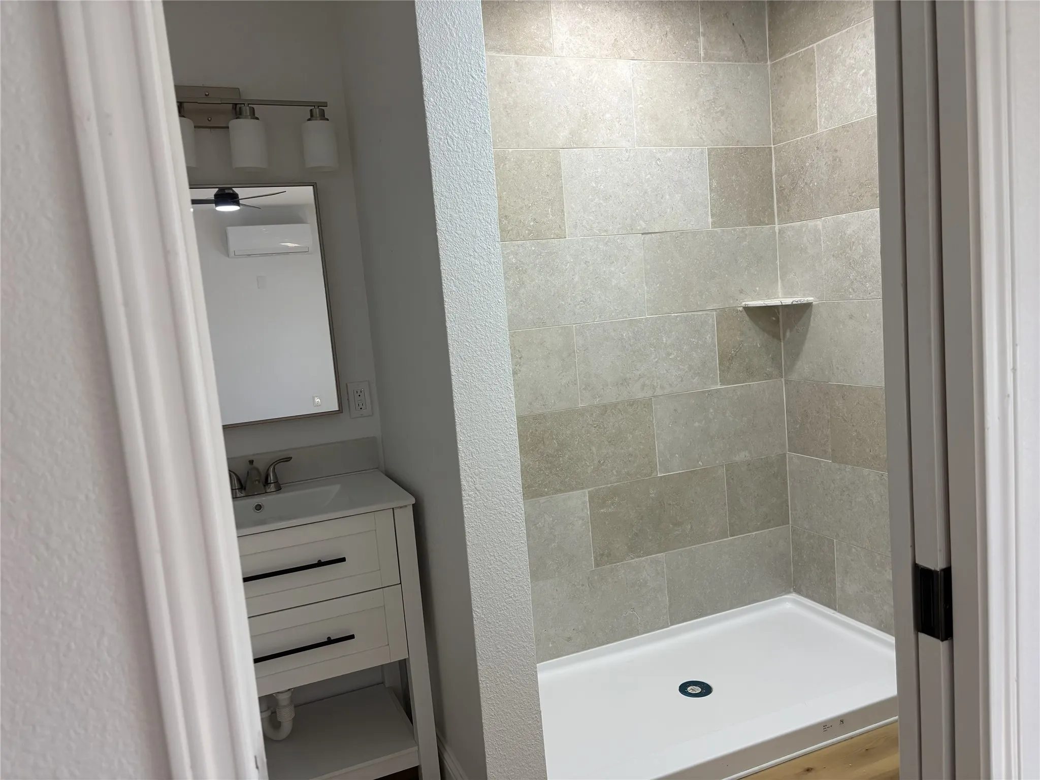 Single Family Residence For Rent in Van Zandt County , 205 N Main Street, Edgewood, Texas 75117, 2 Bedroom, 2 Bathroom, Garage spaces, 1,000 Sqft, built in 0, mls#21376206, Real Estate Agent in Edgewood, Homes For Rent in Van Zandt county, Homes For Rent in Edgewood, Realtor in Edgewood Texas, Real Estate Brokerage Independent Realty Texas, Luminita Cordes Realtor