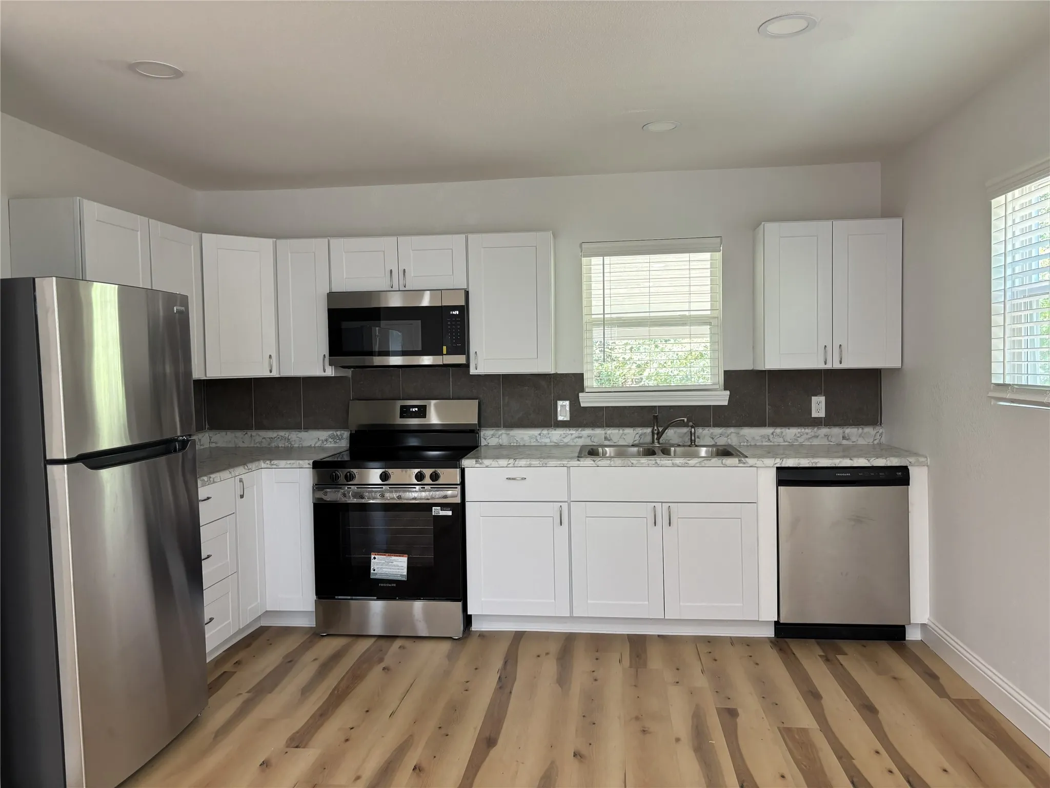 Single Family Residence For Rent in Van Zandt County , 205 N Main Street, Edgewood, Texas 75117, 2 Bedroom, 2 Bathroom, Garage spaces, 1,000 Sqft, built in 0, mls#21376206, Real Estate Agent in Edgewood, Homes For Rent in Van Zandt county, Homes For Rent in Edgewood, Realtor in Edgewood Texas, Real Estate Brokerage Independent Realty Texas, Luminita Cordes Realtor