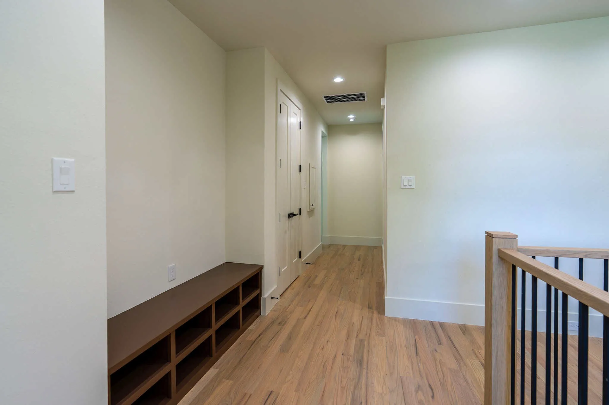 Single Family Residence For Sale in Dallas County , 3250 Lancelot Drive, Dallas, Texas 75229, 5 Bedroom, 7 Bathroom, 2 Garage spaces, 4,667 Sqft, built in 2024, mls#21369245, Real Estate Agent in Dallas, Homes For Sale in Dallas county, Homes For Sale in Dallas, Realtor in Dallas Texas, Real Estate Brokerage Independent Realty Texas, Luminita Cordes Realtor