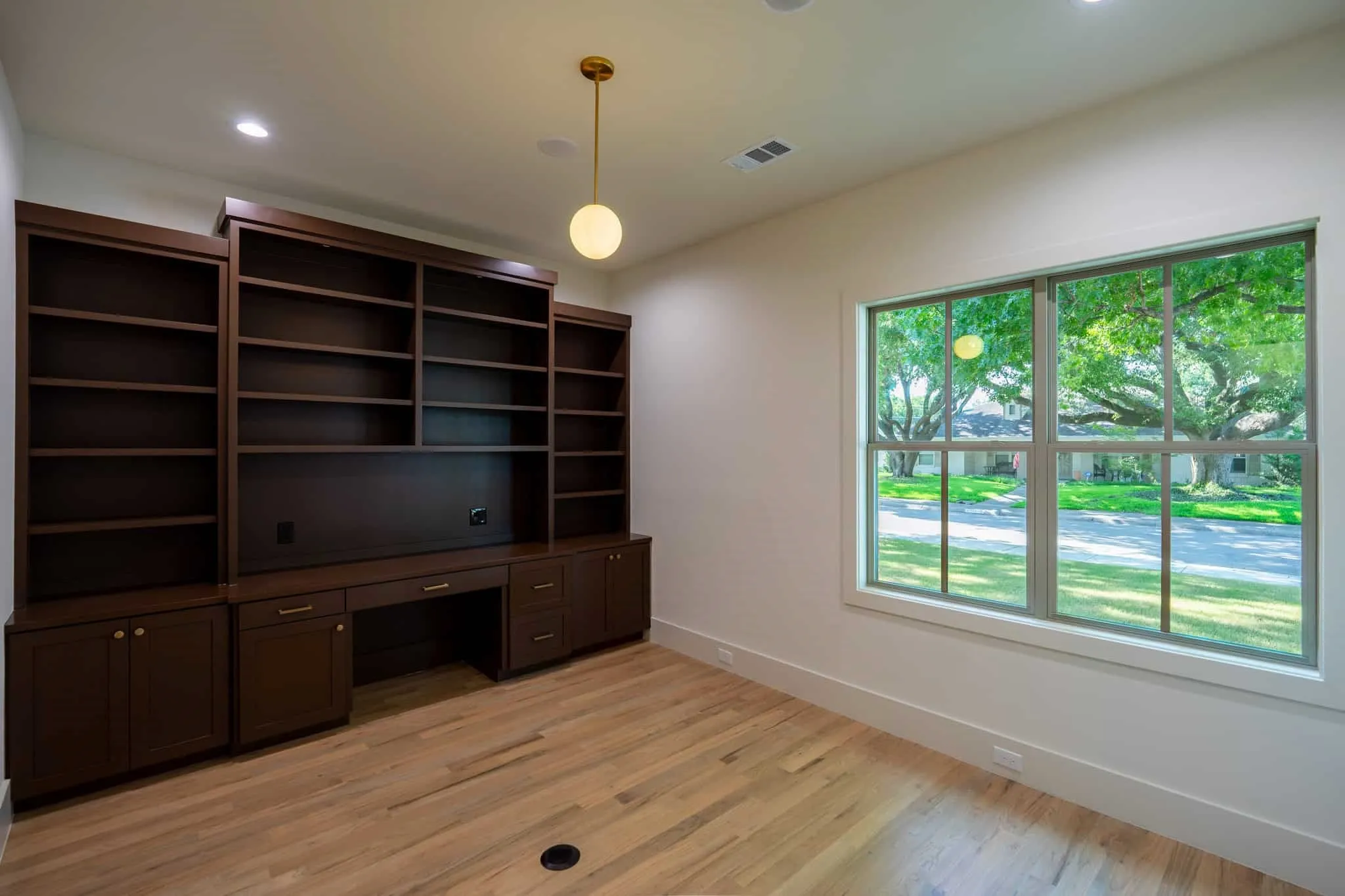 Single Family Residence For Sale in Dallas County , 3250 Lancelot Drive, Dallas, Texas 75229, 5 Bedroom, 7 Bathroom, 2 Garage spaces, 4,667 Sqft, built in 2024, mls#21369245, Real Estate Agent in Dallas, Homes For Sale in Dallas county, Homes For Sale in Dallas, Realtor in Dallas Texas, Real Estate Brokerage Independent Realty Texas, Luminita Cordes Realtor