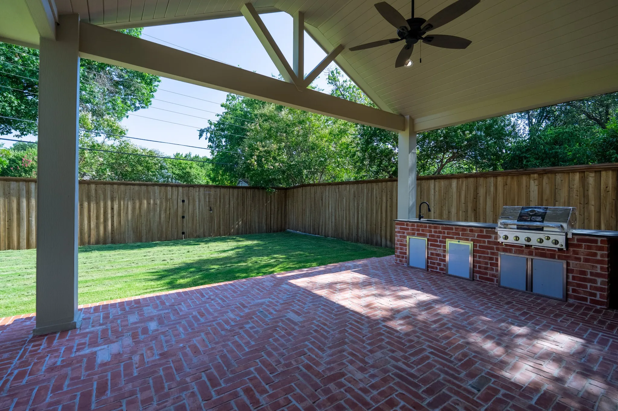 Single Family Residence For Sale in Dallas County , 3250 Lancelot Drive, Dallas, Texas 75229, 5 Bedroom, 7 Bathroom, 2 Garage spaces, 4,667 Sqft, built in 2024, mls#21369245, Real Estate Agent in Dallas, Homes For Sale in Dallas county, Homes For Sale in Dallas, Realtor in Dallas Texas, Real Estate Brokerage Independent Realty Texas, Luminita Cordes Realtor