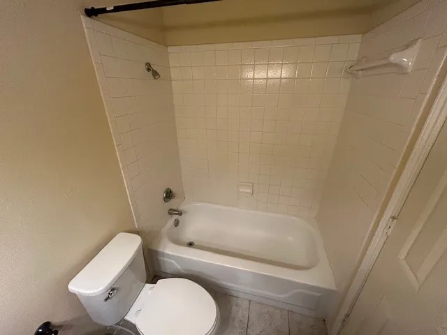 Bathroom 2 with bathtub