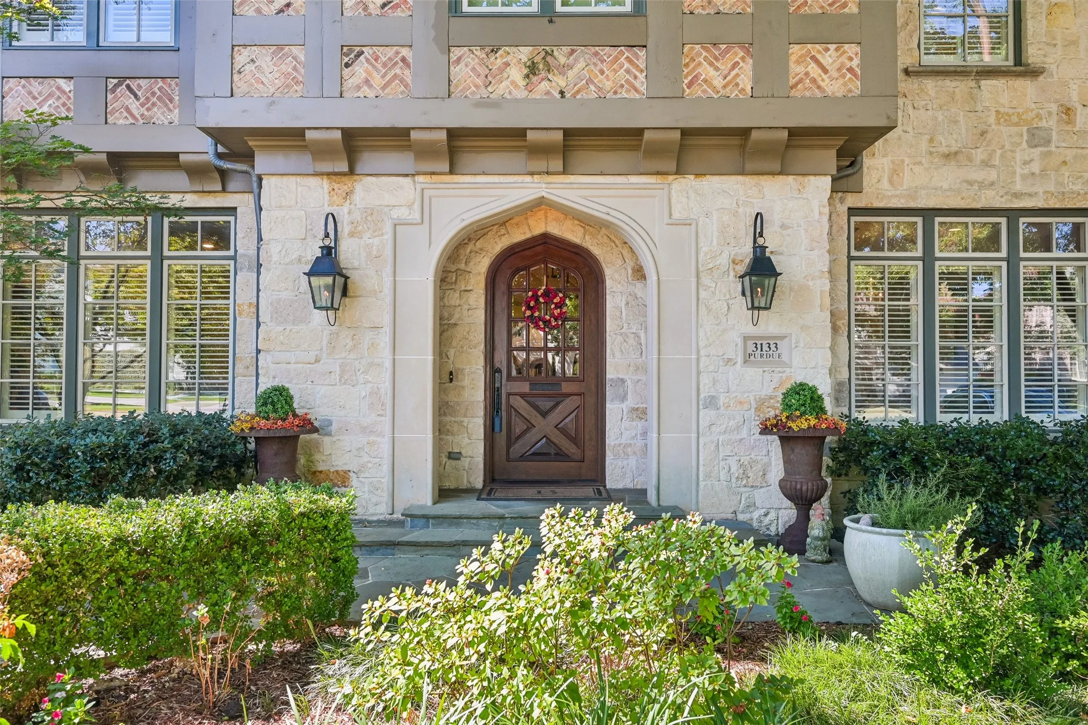 Single Family Residence For Sale in Dallas County , 3133 Purdue Avenue, University Park, Texas 75225, 5 Bedroom, 8 Bathroom, 2 Garage spaces, 6,376 Sqft, built in 2001, mls#21372986, Real Estate Agent in University Park, Homes For Sale in Dallas county, Homes For Sale in University Park, Realtor in University Park Texas, Real Estate Brokerage Independent Realty Texas, Luminita Cordes Realtor