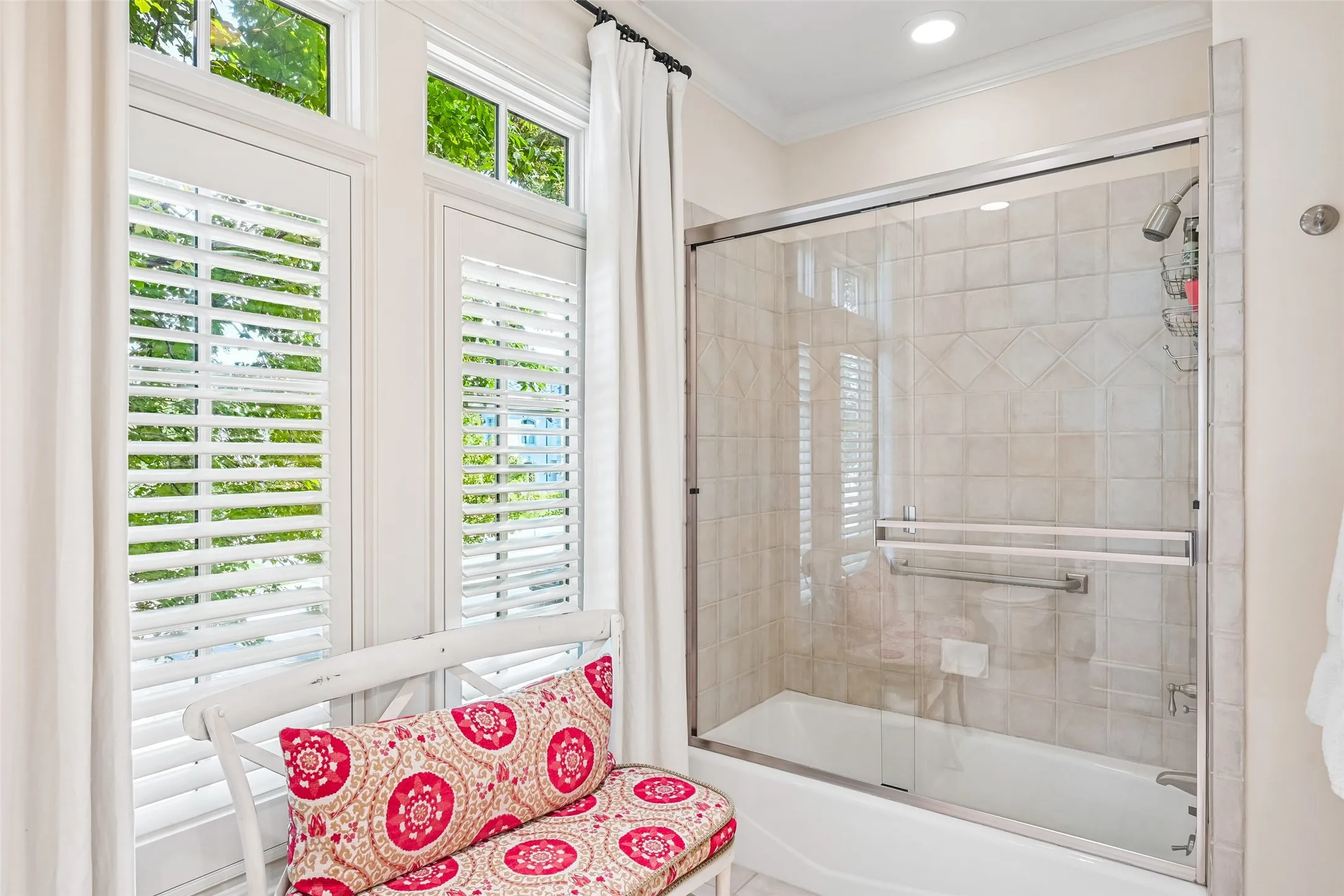 Single Family Residence For Sale in Dallas County , 3133 Purdue Avenue, University Park, Texas 75225, 5 Bedroom, 8 Bathroom, 2 Garage spaces, 6,376 Sqft, built in 2001, mls#21372986, Real Estate Agent in University Park, Homes For Sale in Dallas county, Homes For Sale in University Park, Realtor in University Park Texas, Real Estate Brokerage Independent Realty Texas, Luminita Cordes Realtor