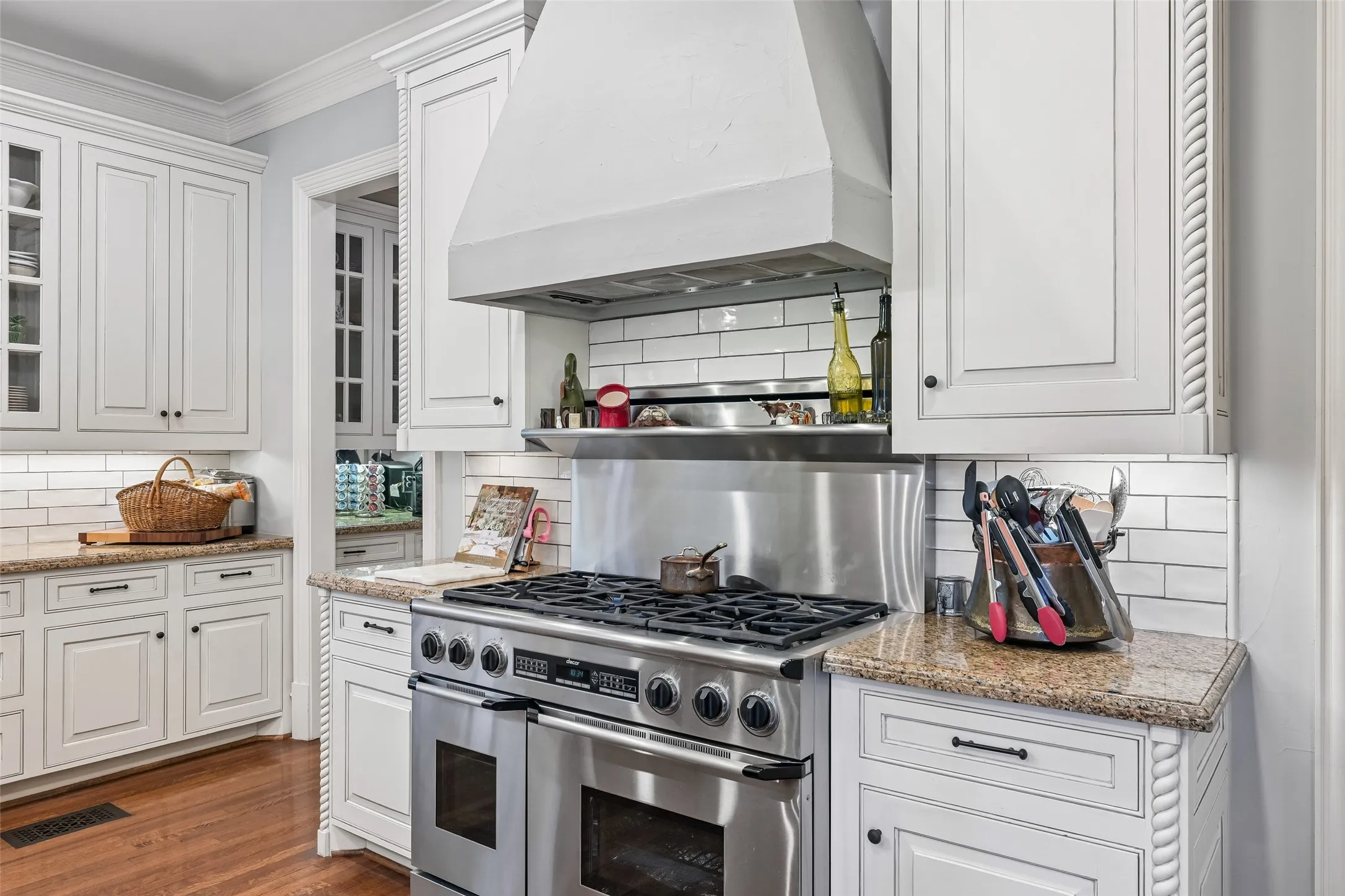 Single Family Residence For Sale in Dallas County , 3133 Purdue Avenue, University Park, Texas 75225, 5 Bedroom, 8 Bathroom, 2 Garage spaces, 6,376 Sqft, built in 2001, mls#21372986, Real Estate Agent in University Park, Homes For Sale in Dallas county, Homes For Sale in University Park, Realtor in University Park Texas, Real Estate Brokerage Independent Realty Texas, Luminita Cordes Realtor