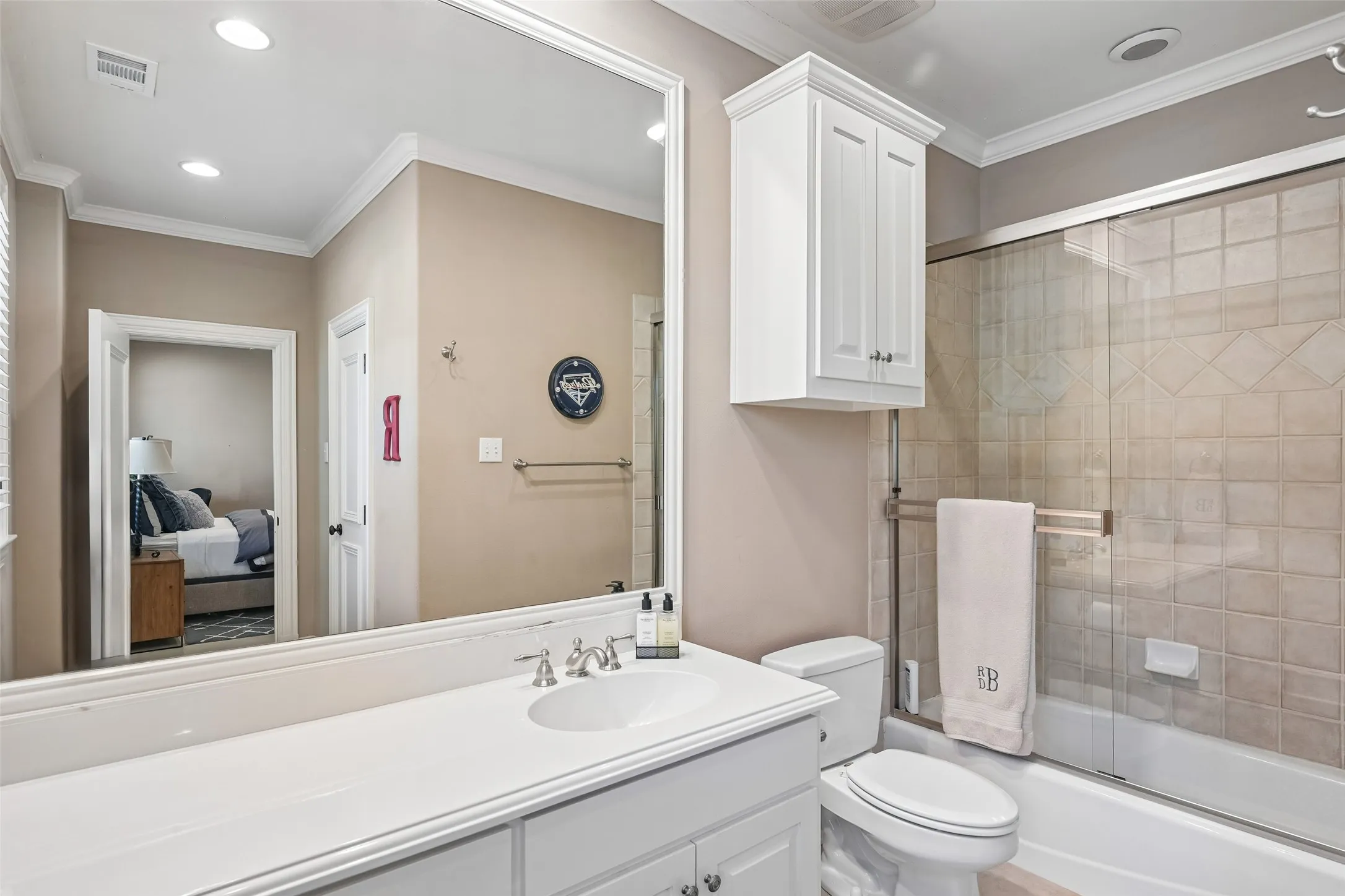 Single Family Residence For Sale in Dallas County , 3133 Purdue Avenue, University Park, Texas 75225, 5 Bedroom, 8 Bathroom, 2 Garage spaces, 6,376 Sqft, built in 2001, mls#21372986, Real Estate Agent in University Park, Homes For Sale in Dallas county, Homes For Sale in University Park, Realtor in University Park Texas, Real Estate Brokerage Independent Realty Texas, Luminita Cordes Realtor