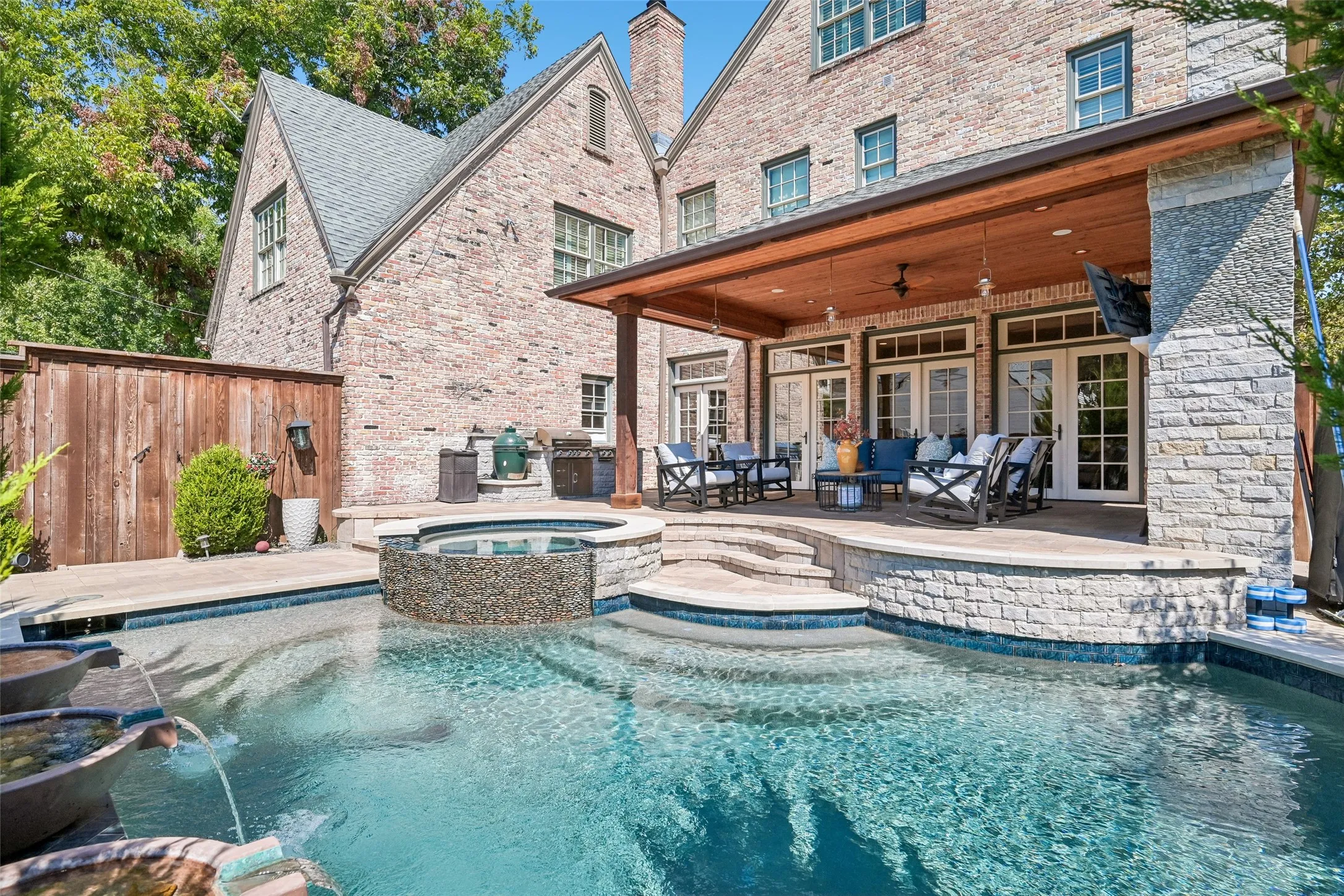 Single Family Residence For Sale in Dallas County , 3133 Purdue Avenue, University Park, Texas 75225, 5 Bedroom, 8 Bathroom, 2 Garage spaces, 6,376 Sqft, built in 2001, mls#21372986, Real Estate Agent in University Park, Homes For Sale in Dallas county, Homes For Sale in University Park, Realtor in University Park Texas, Real Estate Brokerage Independent Realty Texas, Luminita Cordes Realtor