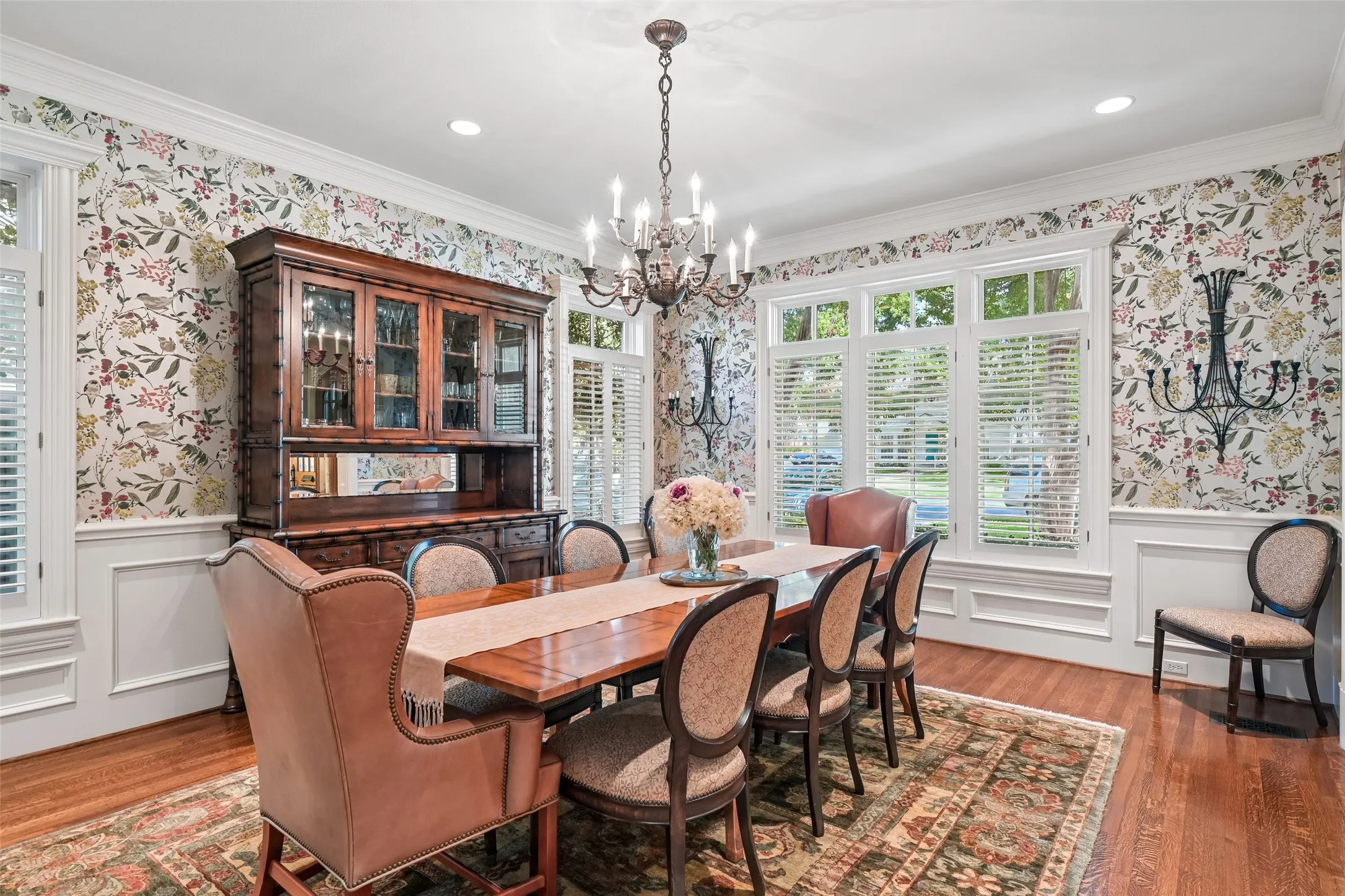 Single Family Residence For Sale in Dallas County , 3133 Purdue Avenue, University Park, Texas 75225, 5 Bedroom, 8 Bathroom, 2 Garage spaces, 6,376 Sqft, built in 2001, mls#21372986, Real Estate Agent in University Park, Homes For Sale in Dallas county, Homes For Sale in University Park, Realtor in University Park Texas, Real Estate Brokerage Independent Realty Texas, Luminita Cordes Realtor